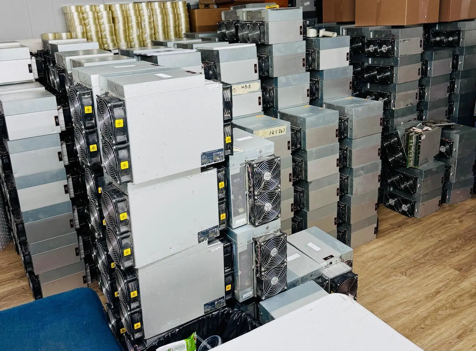 

AJ BUY 2 GET 1 FREE Bitmain Antminer S19 110TH/s - Bitcoin Miner