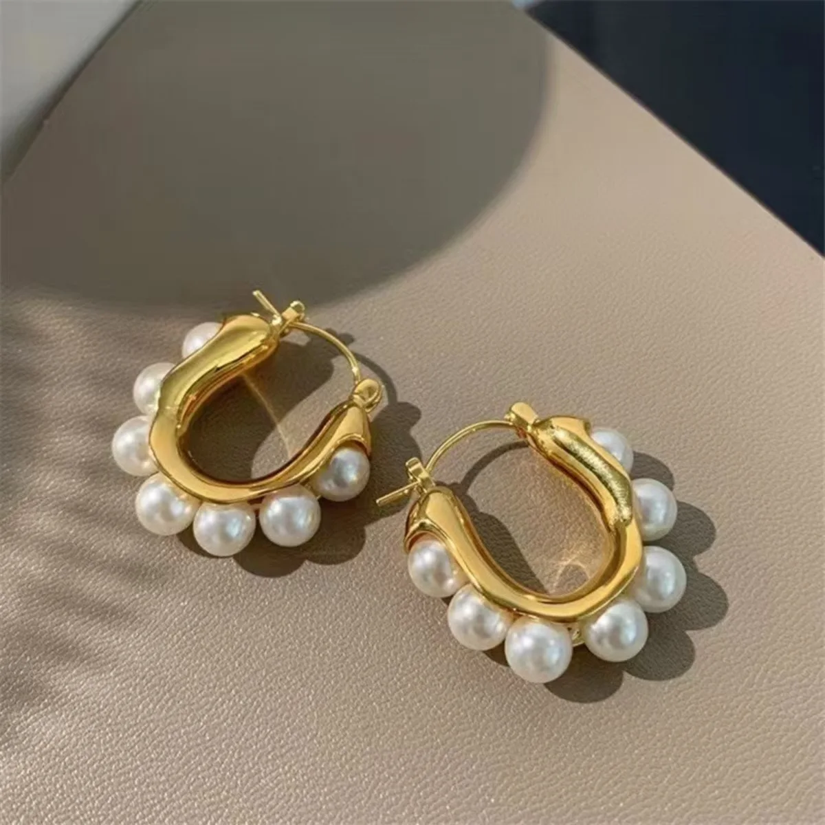 Pendientes de aro ovalados con perlas de imitación para mujer, aretes Retro elegantes, joyería geométrica clásica a la moda, regalos