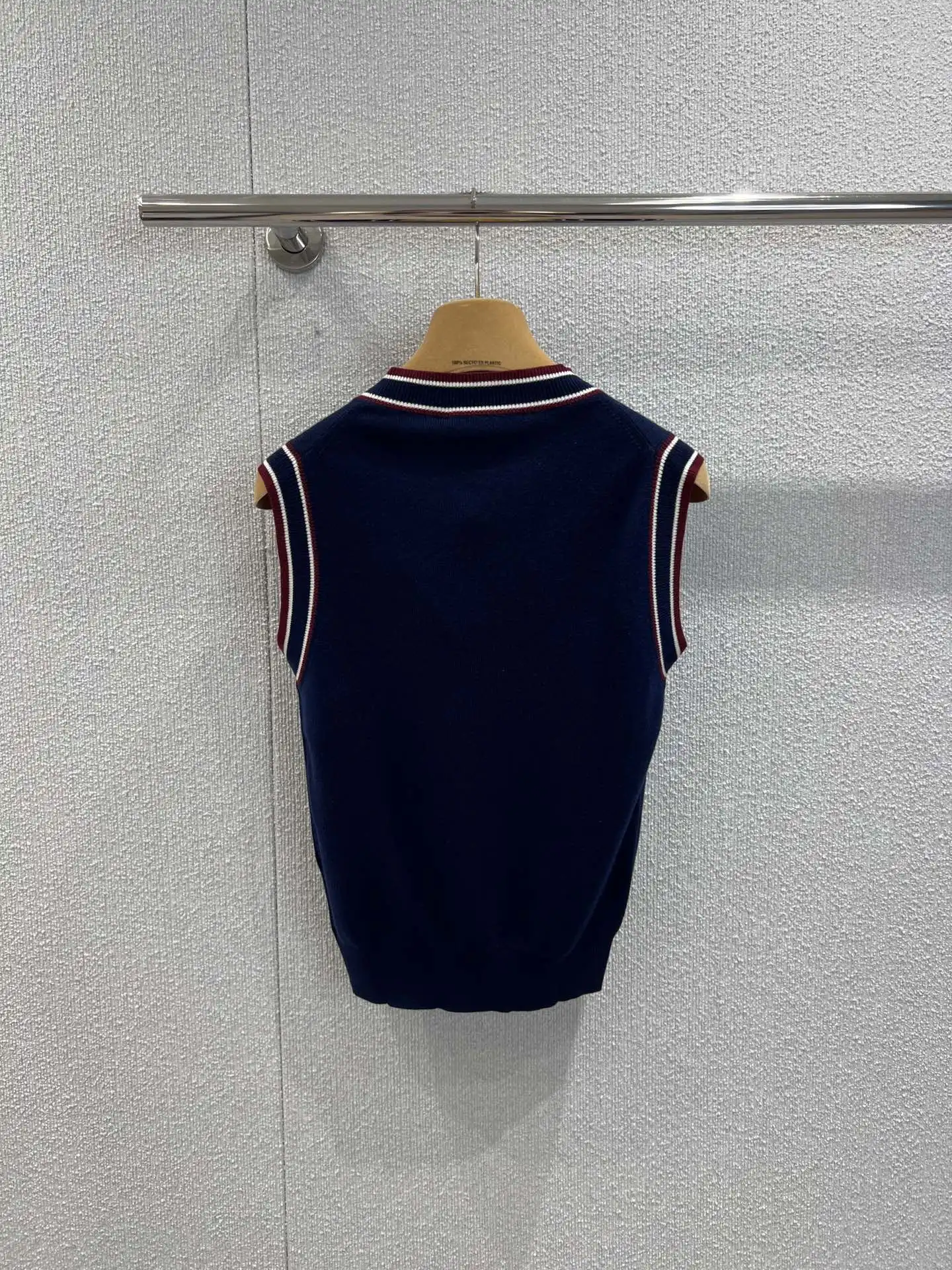 

2025 Early Autumn New Sleeveless Knitted Vest College Style V-neck Cashmere Material Comfortable and Soft WYY-61