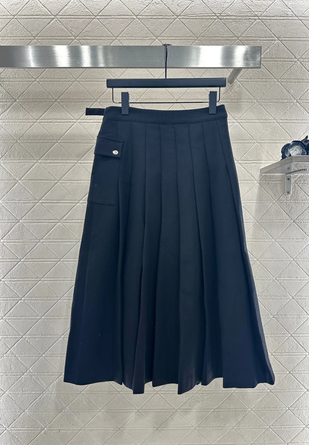 Women's new waist belt, mid length pleated half skirt, wool fashionable and stylish half skirt
