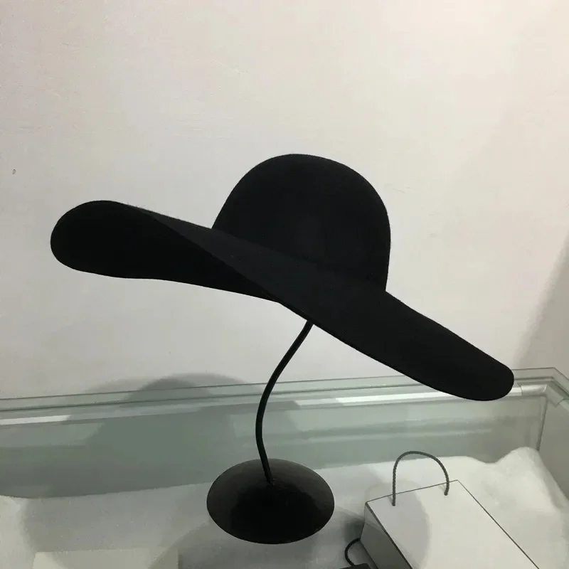 Nowy retro styl Duży ciepły wełniany kapelusz Fedora z szerokim rondem Czarny filcowy kapelusz z kokardą Płaski kapelusz zimowy dla kobiet Impreza Kościół Kapelusz ślubny — zdjęcie 2