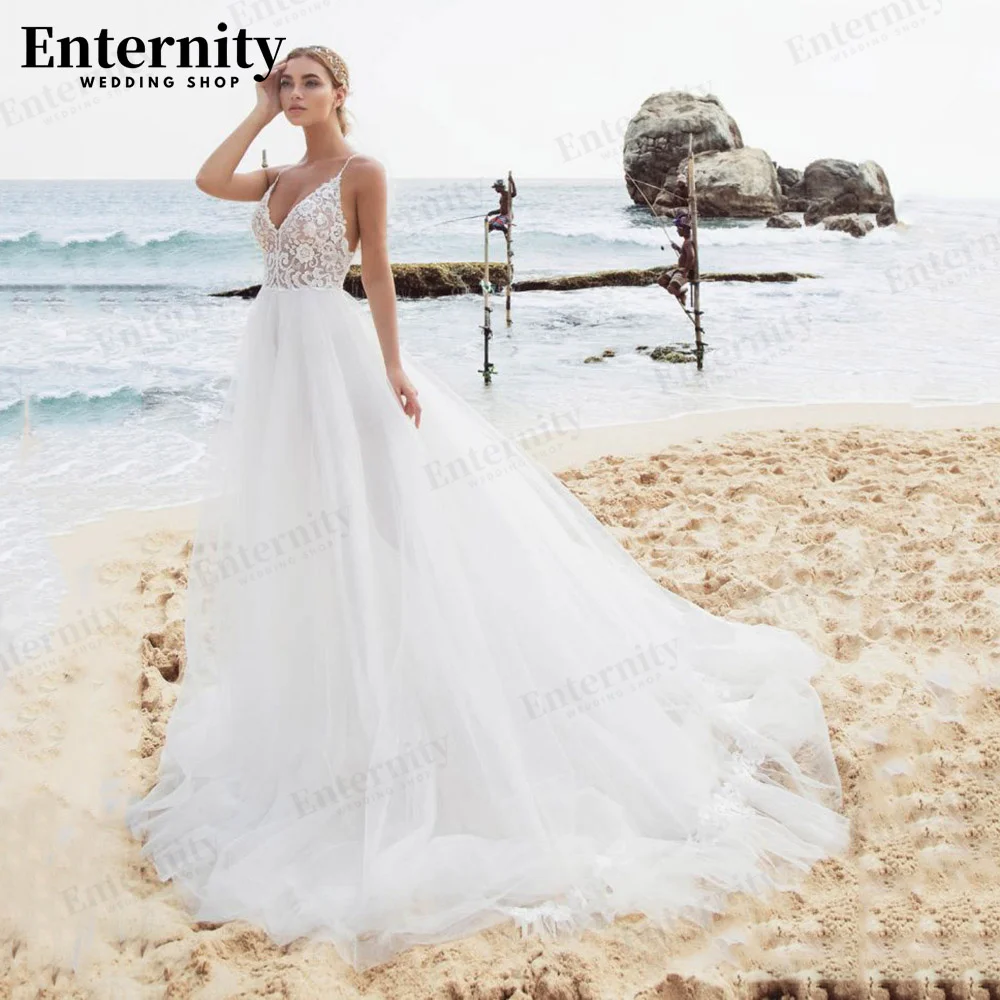 

Bohemian V Neck Beach Noble Wedding Dresses Spaghetti Straps A-Line Criss Cross Appliques Backless Tulle Charming Bridal Gowns