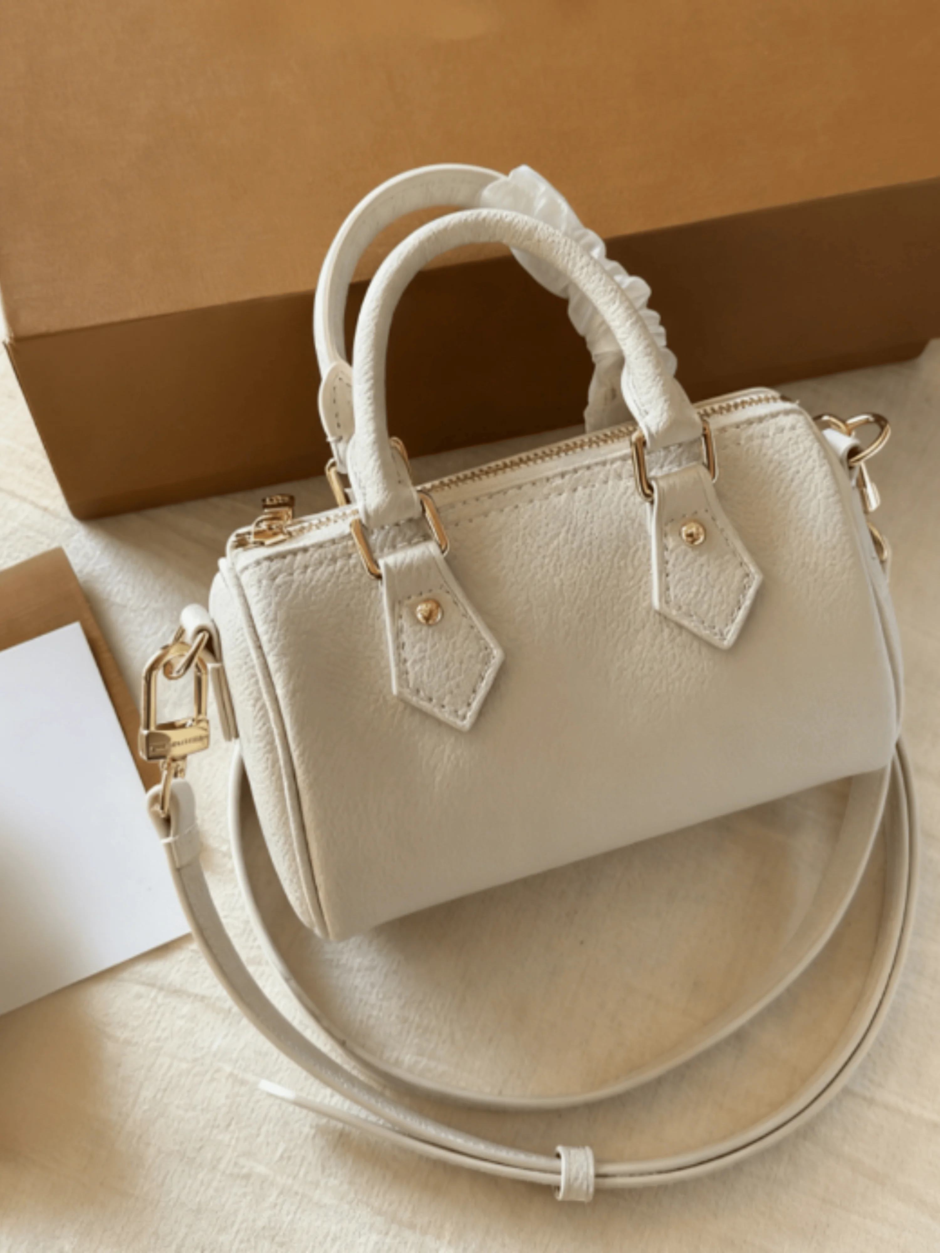 

2026 Women Pillow Bag New Fashion Everything Retro Simple Simple Lovely Delicate Solid Color Women Bag 16*10cm