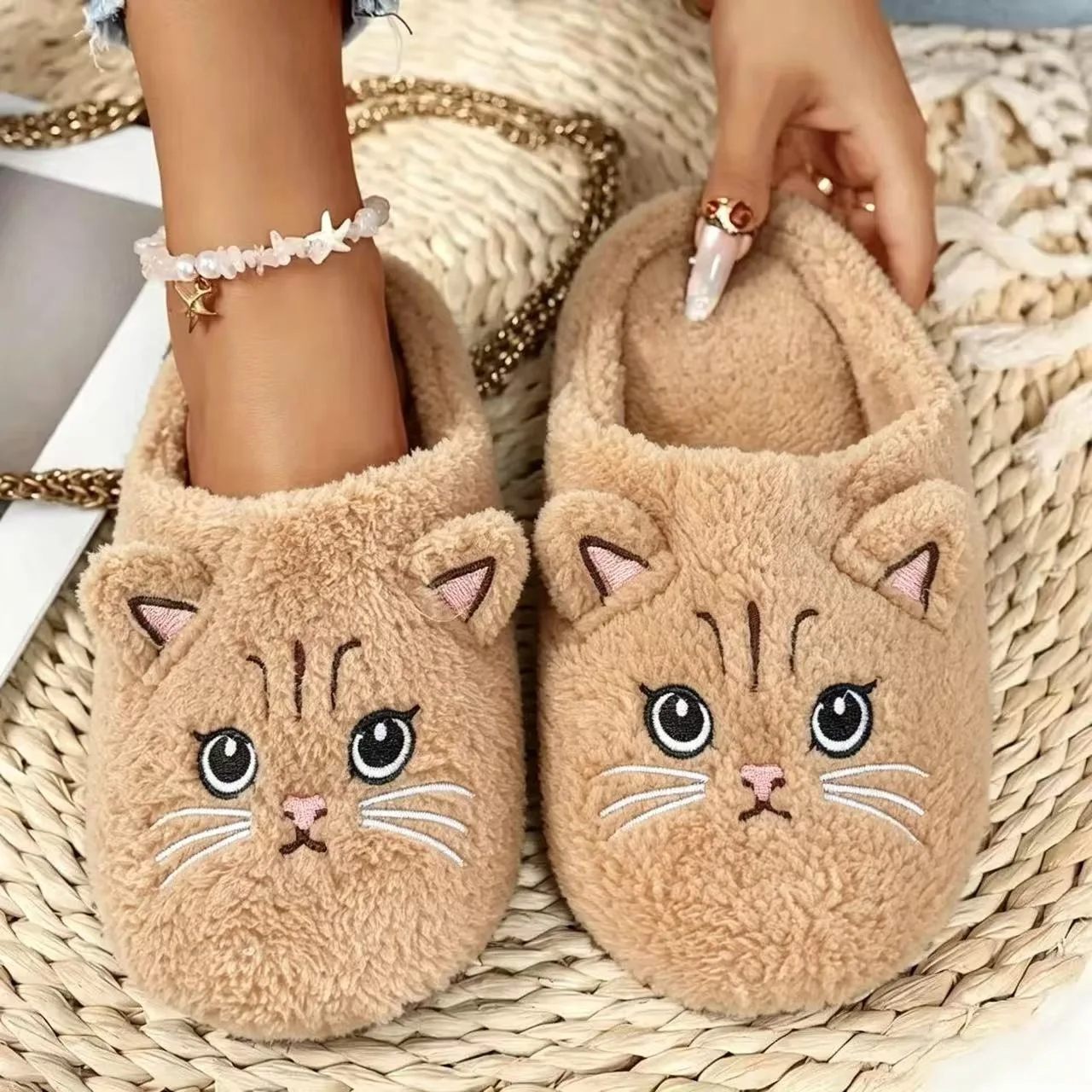 Women'S Plush Slip-On Slippers with Cat Design - Soft Plush Fabric, Cozy Indoor House Shoes for Spring & Fall, Cute Cartoon Kitty Home Slippers, Cute Slippers, Casual Footwear, Playful Footwear, Comfortable Lining, Comfy Footwear, Casual Wear - view 7