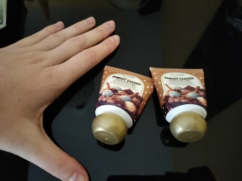 BIOAQUA Chocolate Hand Cream Moisturizing Nourishing Anti-aging Anti Wrinkles Whitening Creams Hands Skin Care Products photo review
