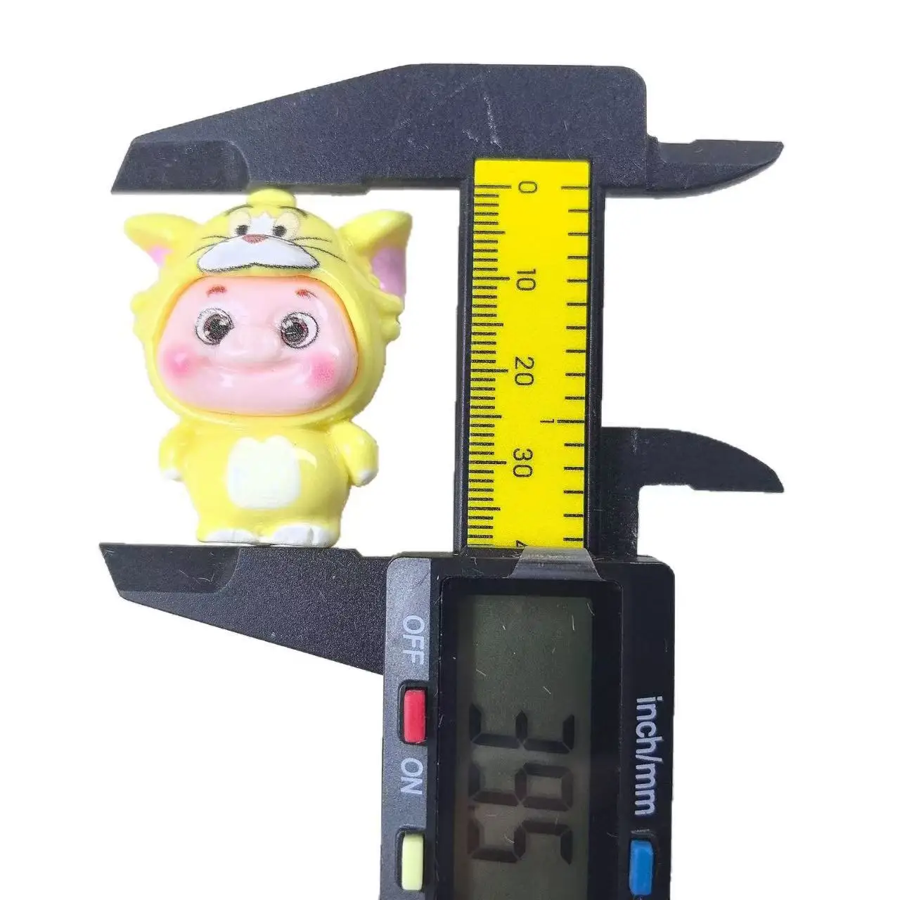 الكرتون القط وخنزير التماثيل DIY بها بنفسك الراتنج اكسسوارات زينة السيارات سلاسل المفاتيح العصرية اللعب حقيبة أعمى بالجملة لطيف Collectib