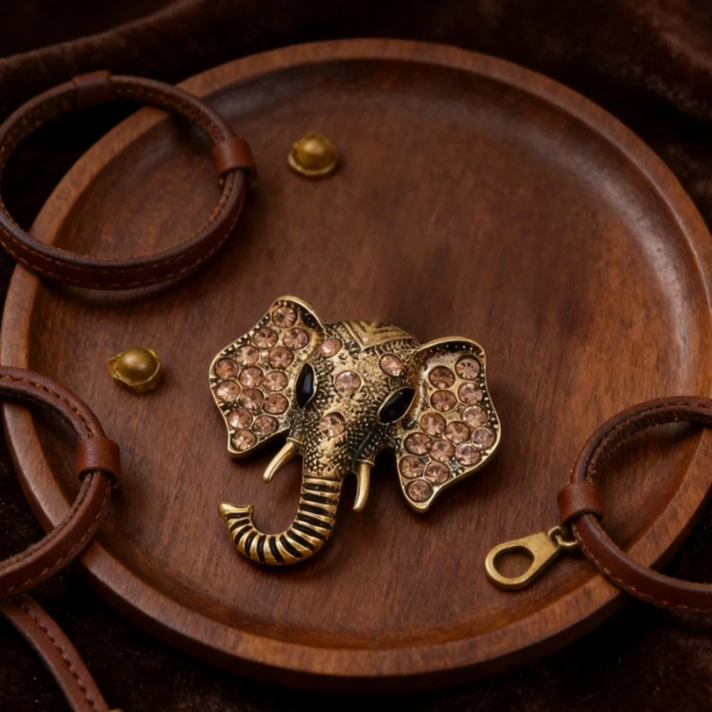 Vintage Klassische Luxus Elefant Einfarbig Kristall Brosche Für Frauen Männer Retro High-end-Strass Tier Abzeichen