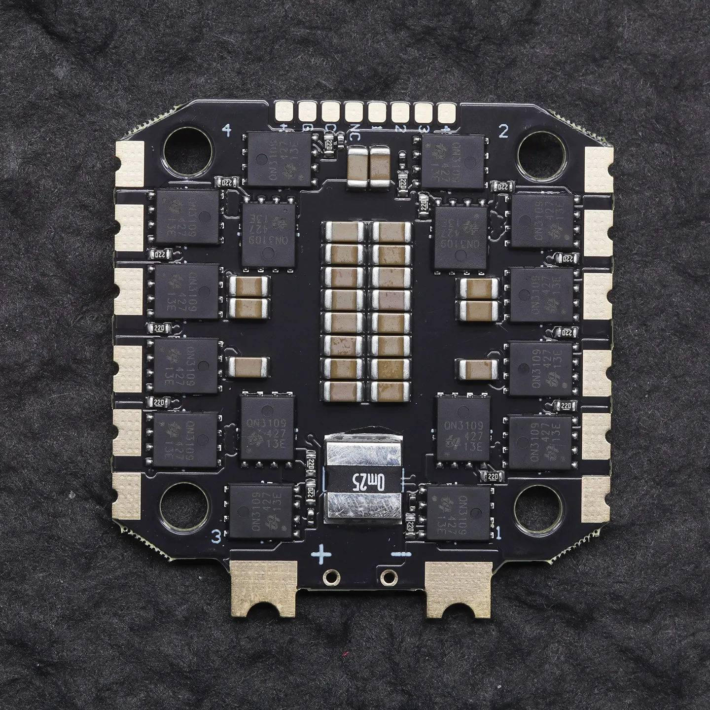 Fotografia 6: ESC BLS 55A 30.5x30.5 4-em-1, MOSFET EFM8BB21F16, LiPo 3-8S, DSHOT300/600, Ultraleve 13.5g para Peças FPV