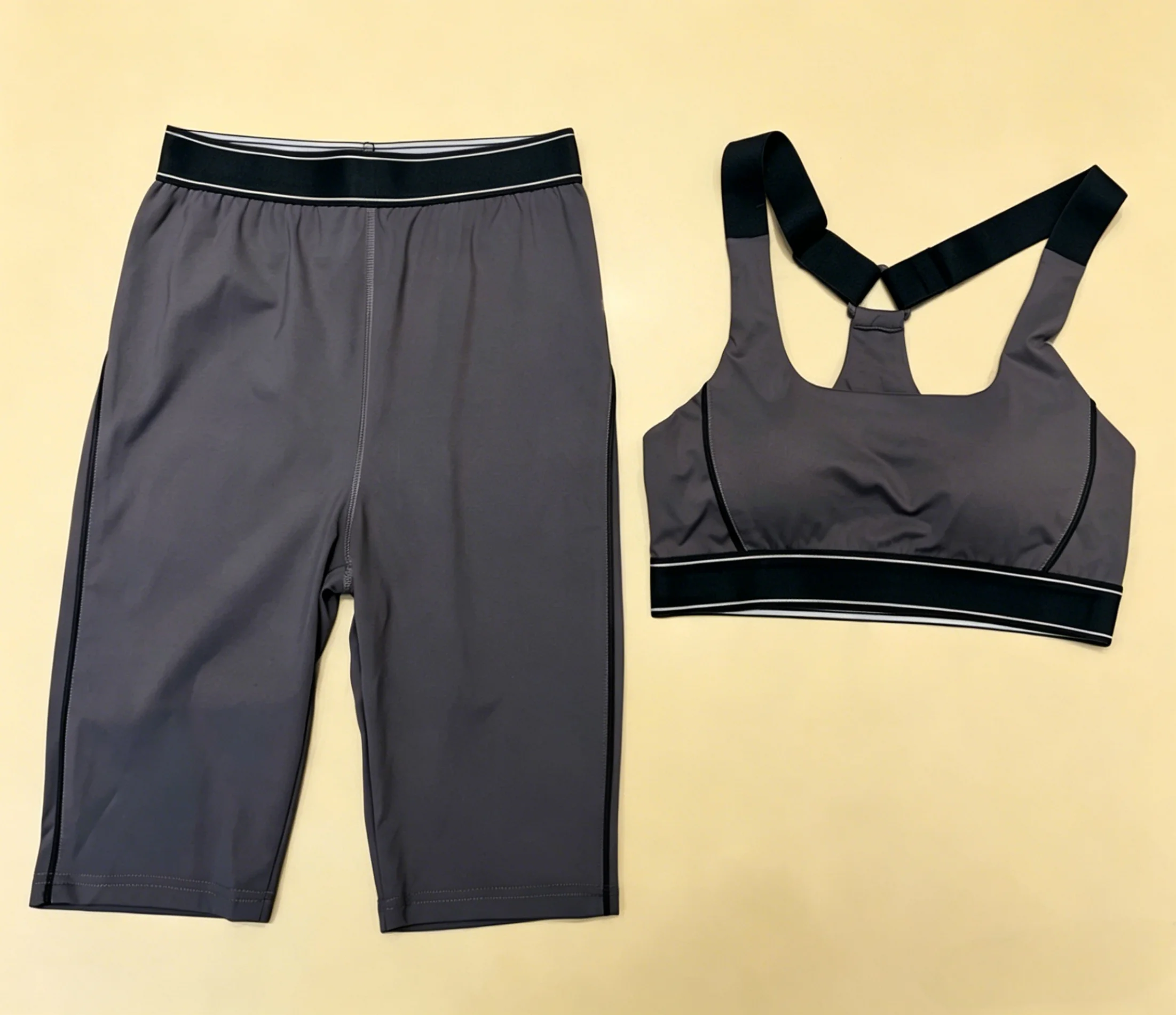 

2026 New Style Womens Gray Cropped Yoga Wear Sports Suit Size M L Slim Fit Versatile Style Code 033