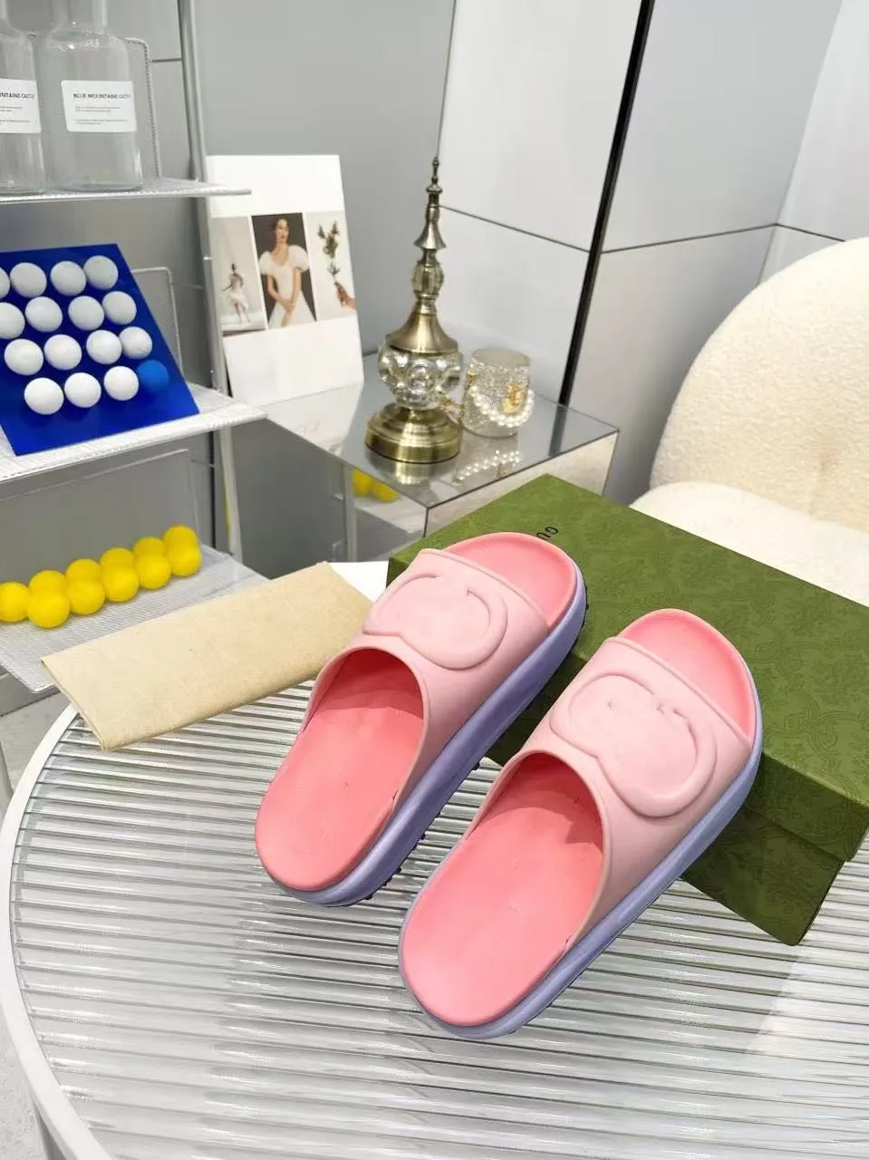 Sandalias planas con plataforma gruesa para mujer, chanclas de estilo extranjero, zapatos de playa, novedad de 2025