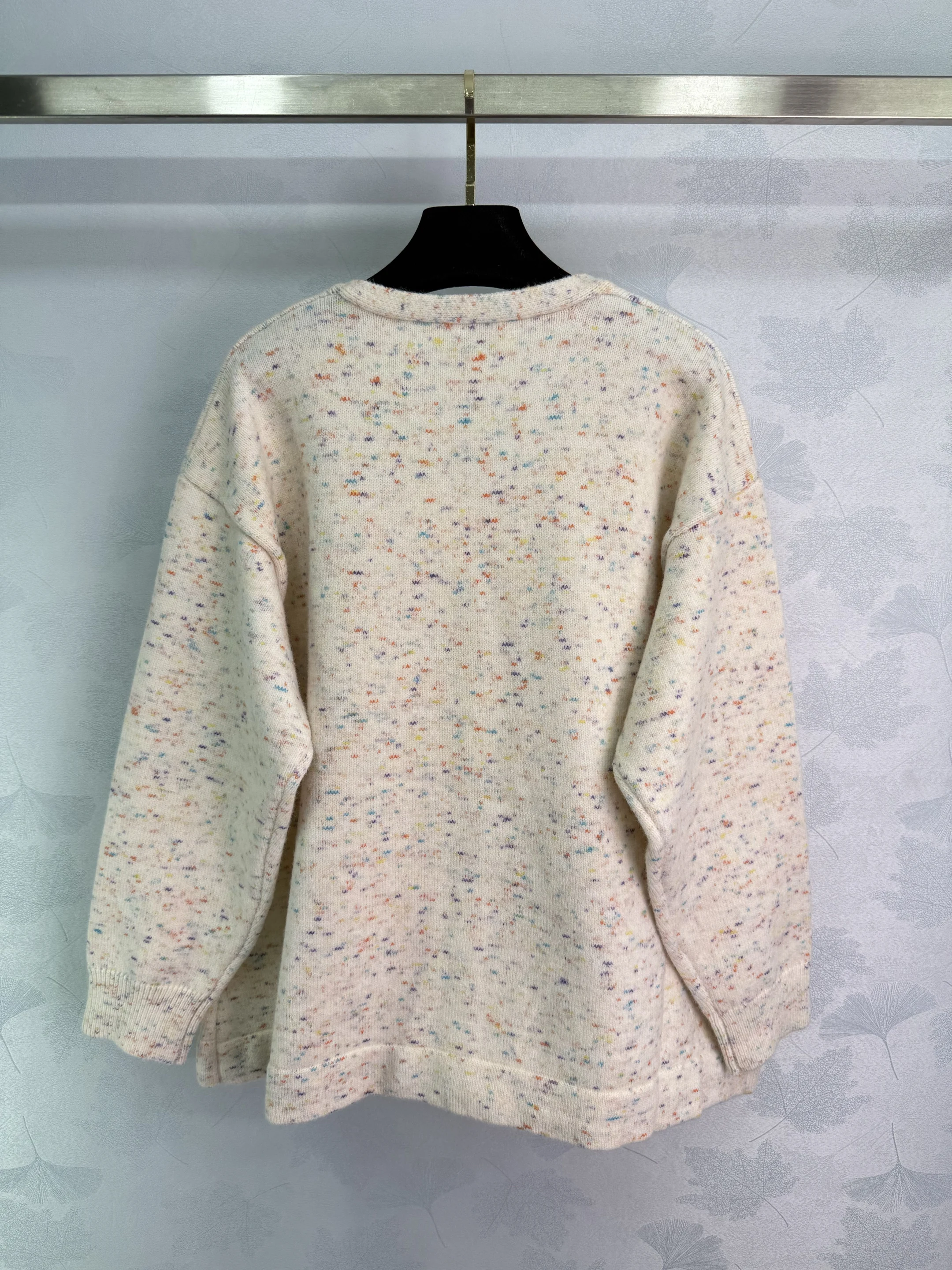 

2025 Early Autumn New Color Dot V-neck Cardigan with Colorful Embroidered Fabric Soft Comfortable 503