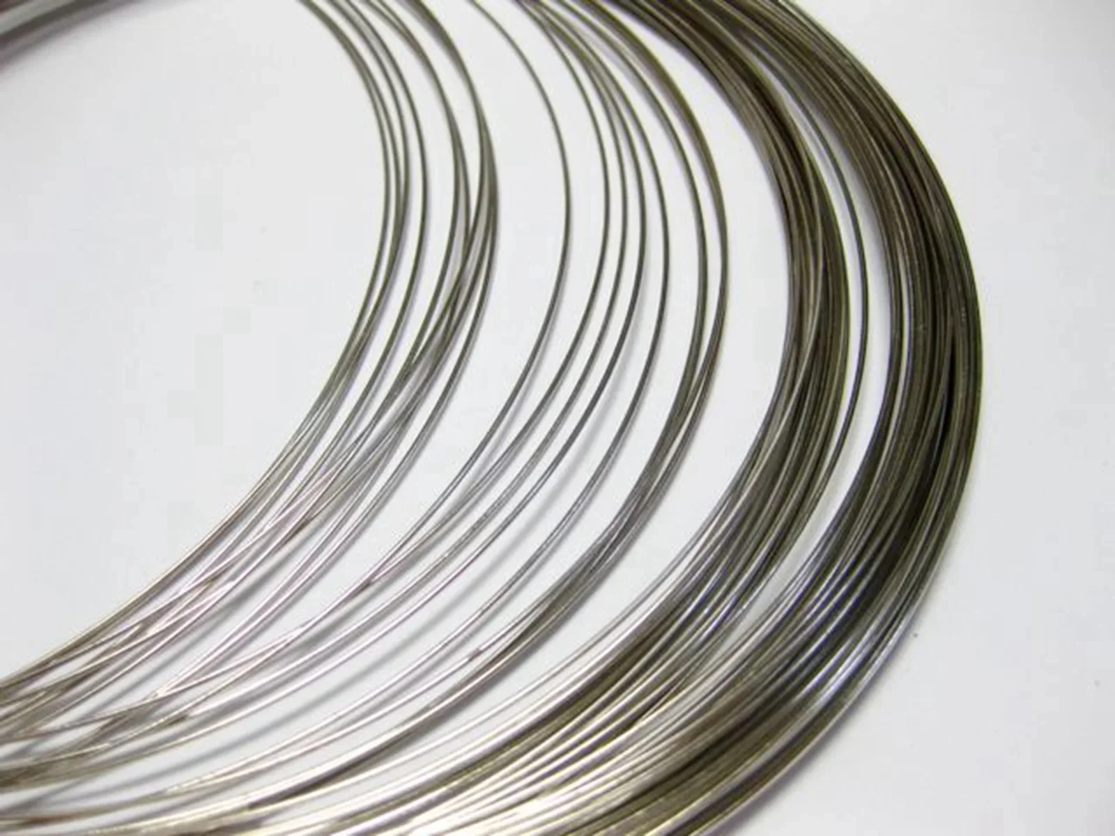 Drut pamięci około 50 pętli Naszyjnik Choker Obroża 115 mm — zdjęcie 2