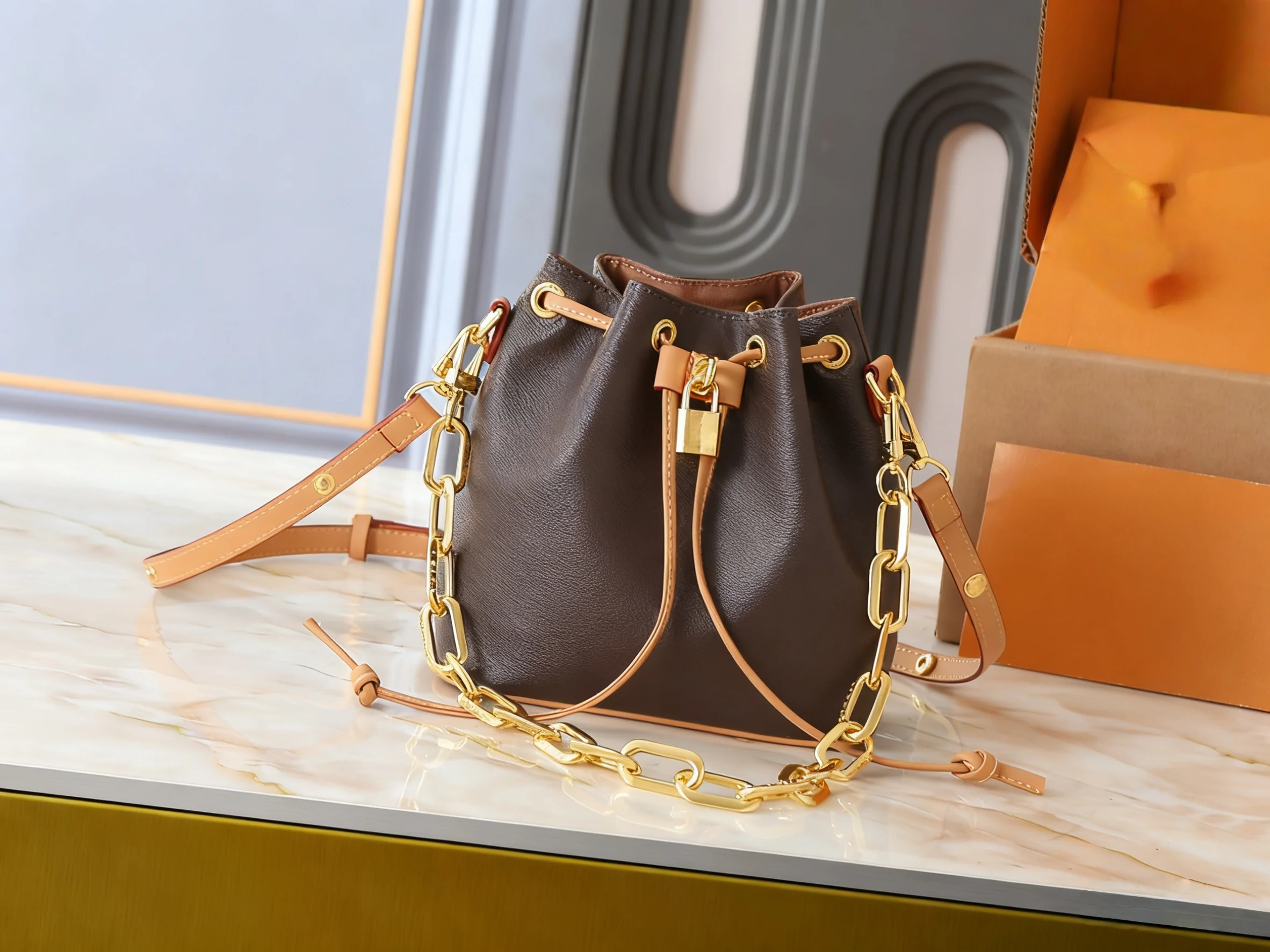 

2025 New SIZE: 20x20x10 CM Fashionable Versatile bags leather cherry Portable can be carried on the shoulder no boxes