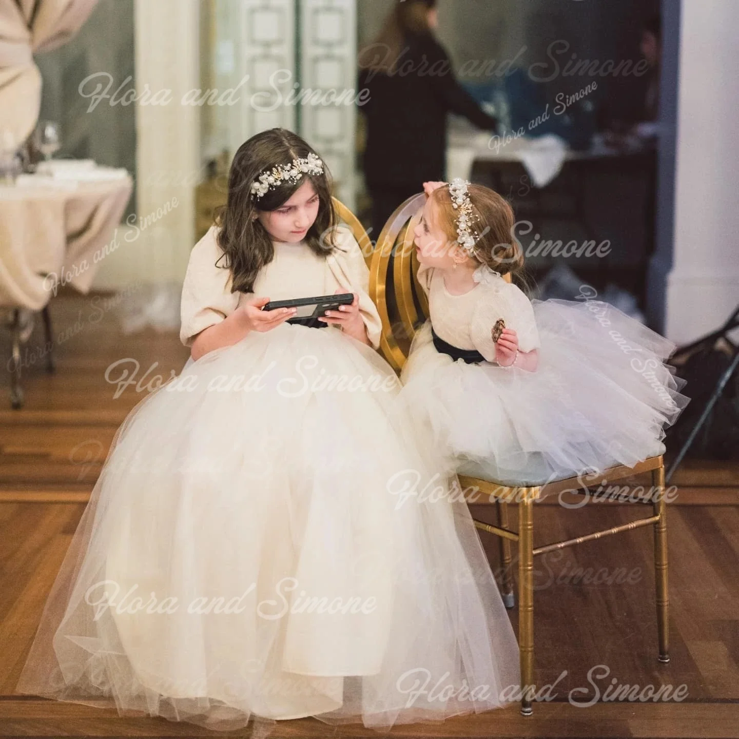 فستان فتاة الزهور مخصص لحفلات الزفاف بخصر عالٍ ورقبة نصف كم منتفخ من التل مطوي لأعياد ميلاد الأطفال فساتين التواصل الأول