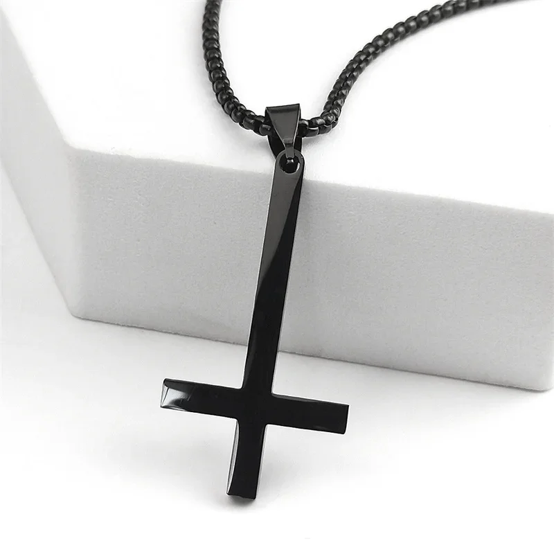 Collier païen en acier inoxydable, croix à l'envers, sorcellerie, croix inversée, chaîne noire, bijoux cruz invertida N8374S03
