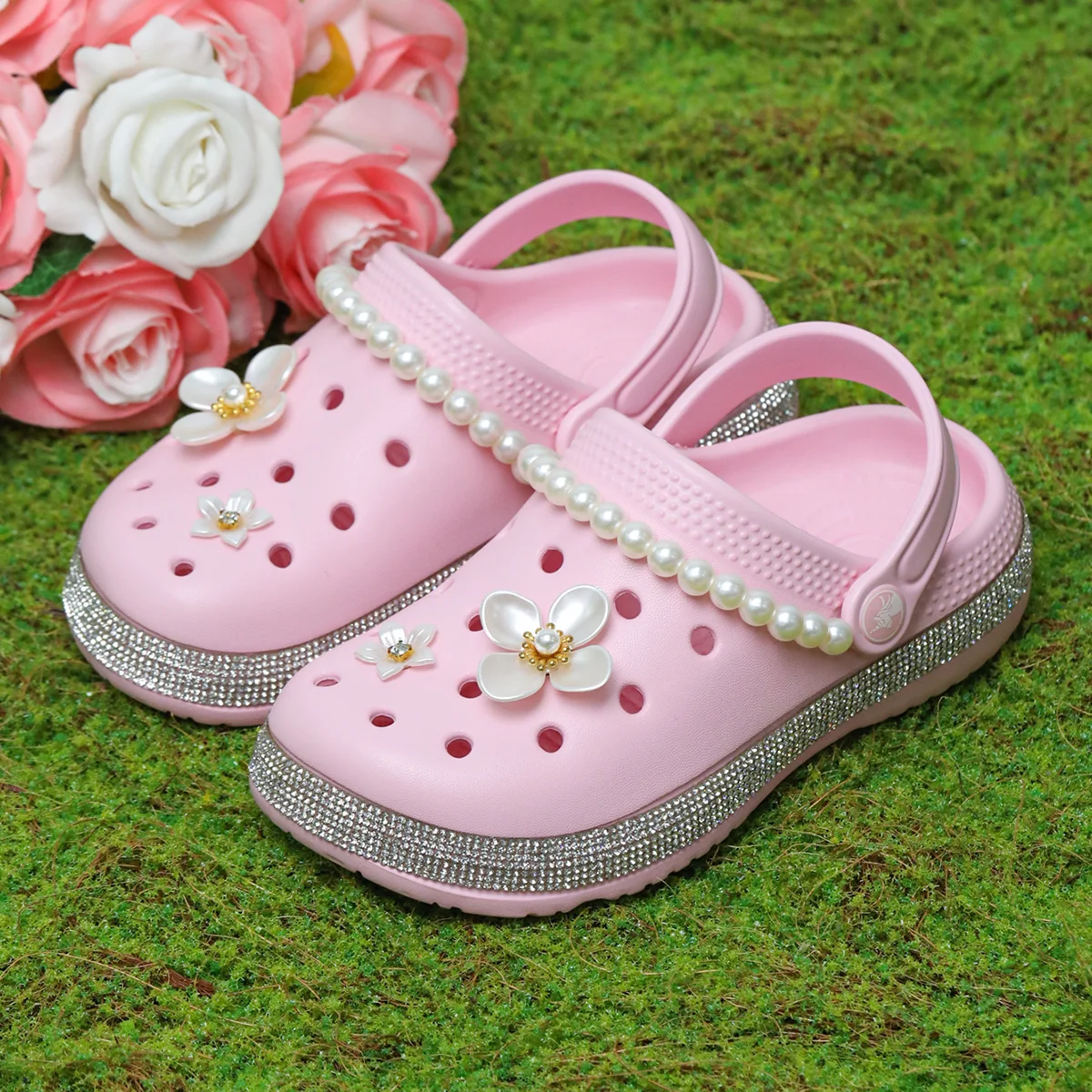 

Stylish wooden clogs for girls, decorated with flowers, suitable for various occasions (parties/outdoors/indoors).k55