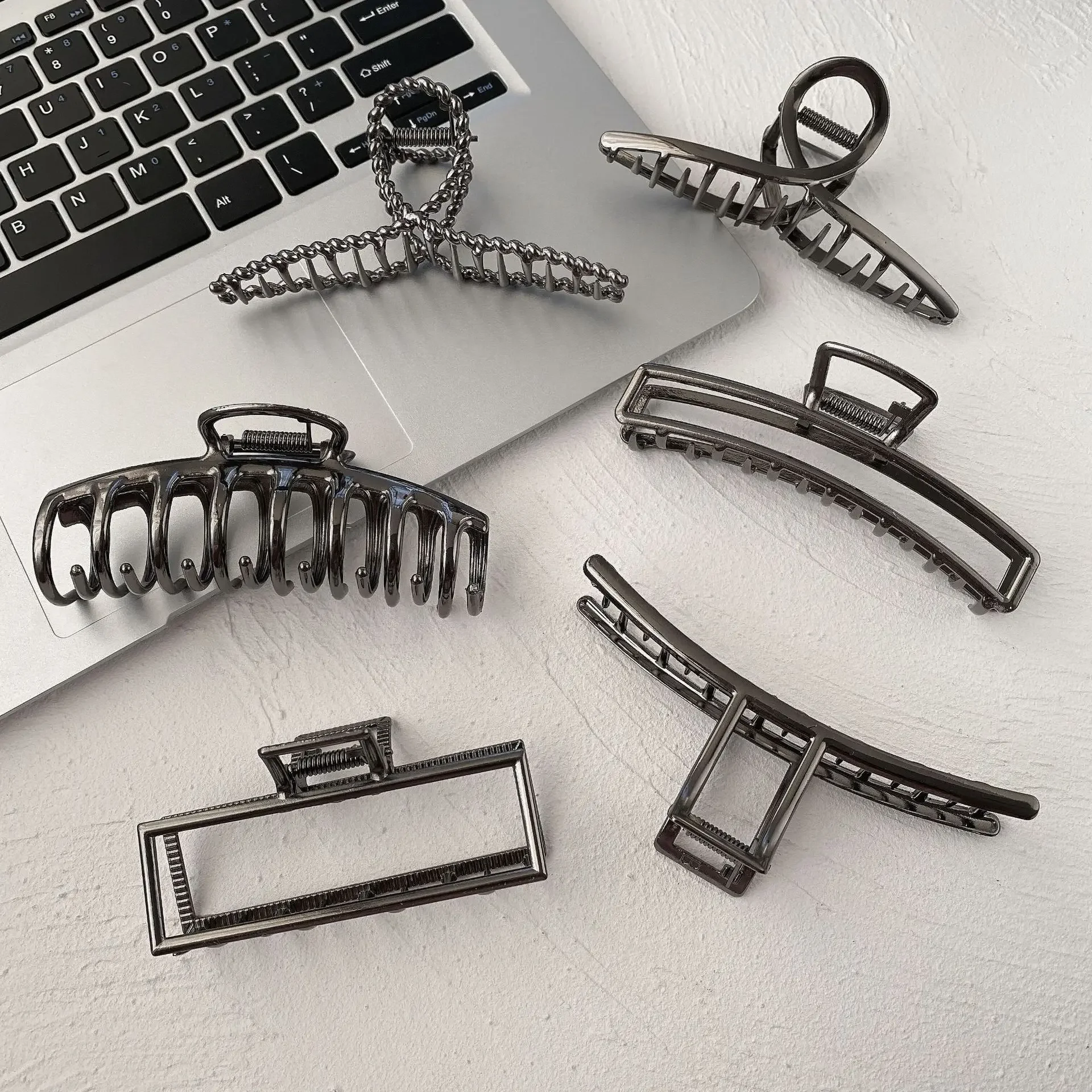 Kobieta dziewczyny Metal Gun czarne spinki do włosów Lady ekskluzywne klipsy kucyk krab moda akcesoria do włosów Barrettes Hairgrip nakrycia głowy — zdjęcie 2