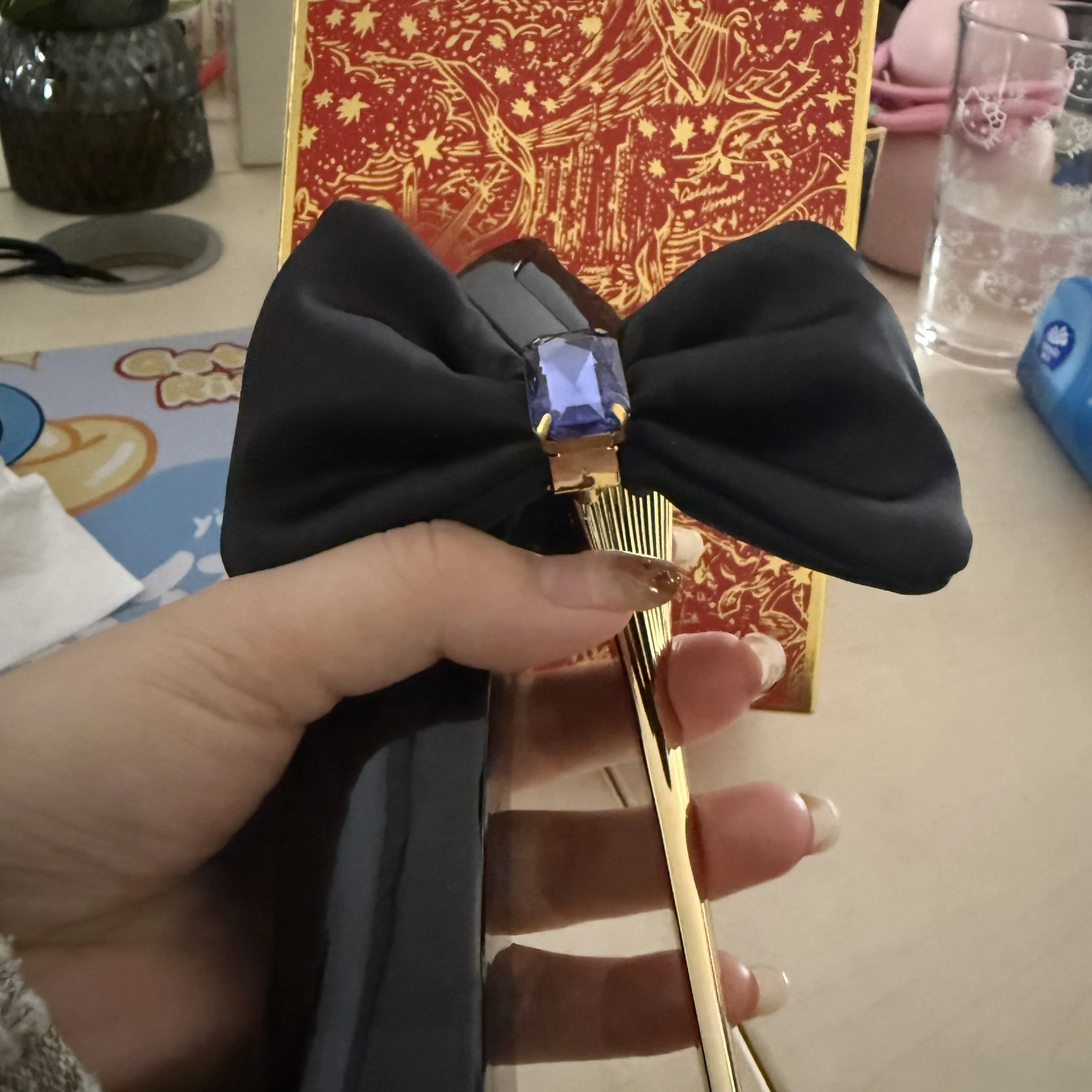 

Carolin.a Herrer.a Good Girl Bowtastic EDP 80ml limited edition collectible high heel shoe gift box, lightweight fragrance, durable and long-lasting