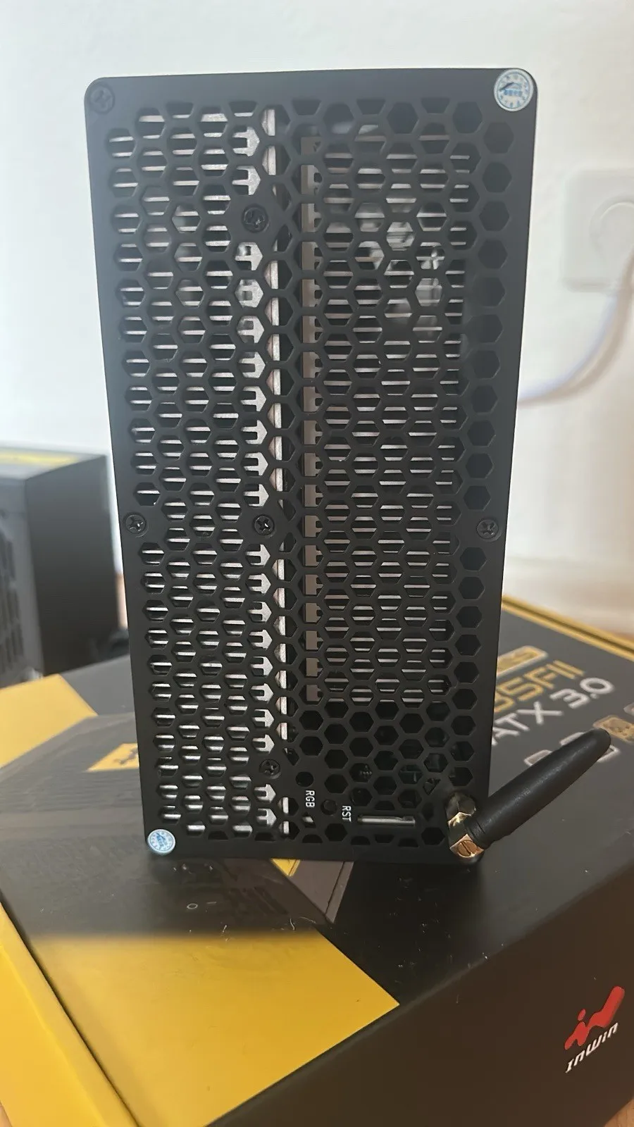 KJ BUY 2 GET 1 FREE Goldshell XT BOX 580GH/s 400W XTM Miner Input 110-240V AC | Endless Mining