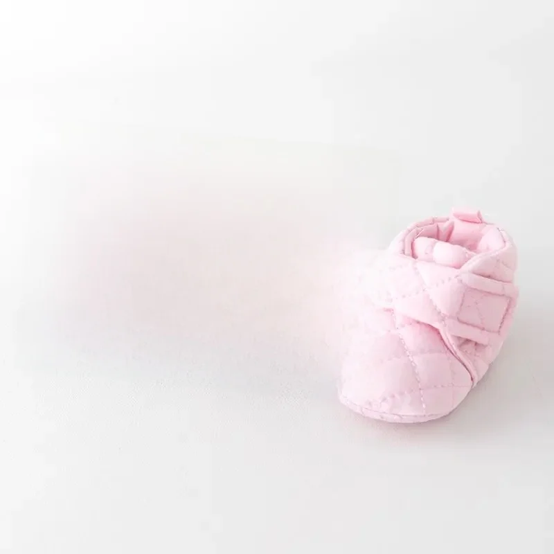 Bébé hiver coton doux intérieur nouveau-né enfant en bas âge Prewalking Sneaker pour 0-9-18 mois bébé filles et garçons 2024 nouvelle mode BMB3142