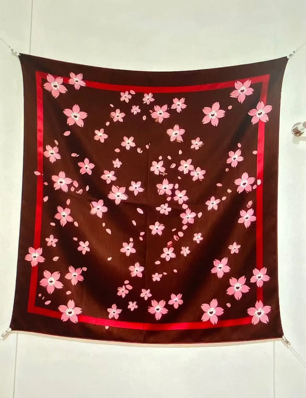 

2025 модный осенний новый узор Сакуры 140x140 см милый женский кашемировый шелковый квадратный шарф 925A