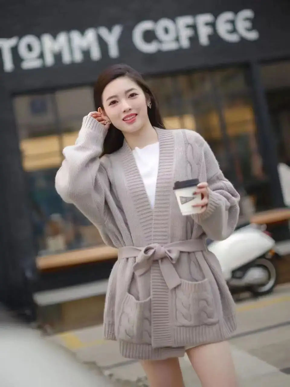 

Роскошный, комфортный, мягкий кардиган классического стиля из чистого кашемира