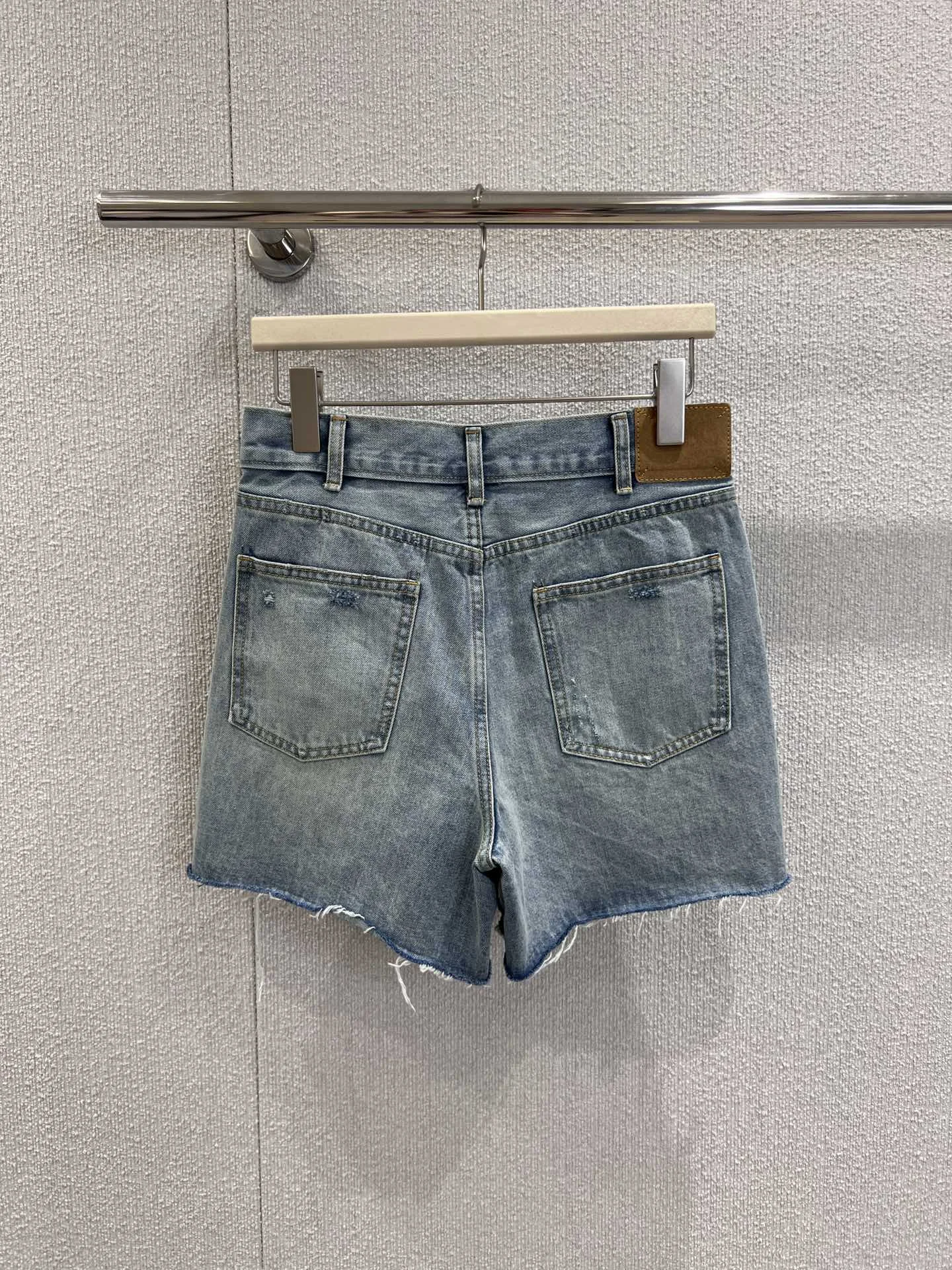 

2025 Summer Fashion New Women Clothing Classic Mid-High Waist Hot Pants Embroidered Raw Edge Ripped Denim Shorts