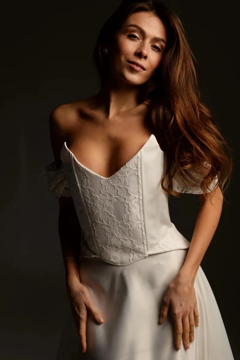 Annie Abiti da ballo ricamati in pizzo Splendidi abiti da sera bianchi Abiti eleganti in raso con spalle scoperte personalizzati