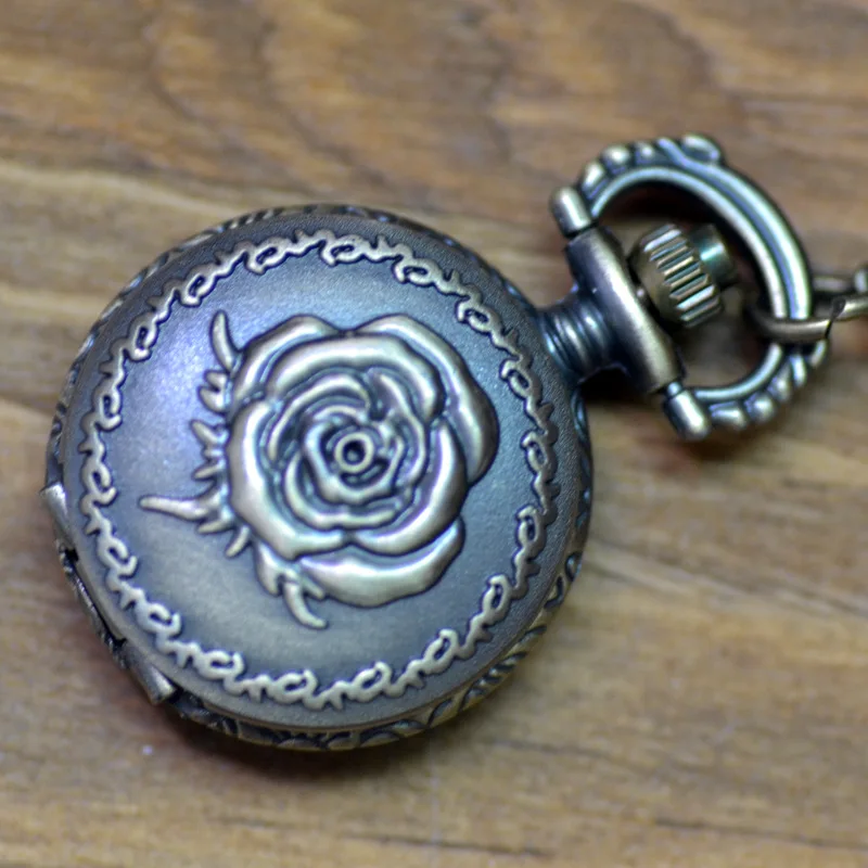 Orologio da tasca al quarzo con quadrante piccolo Vintage per uomo donna custodia con fiore in bronzo orologio con ciondolo a catena per collezione regalo