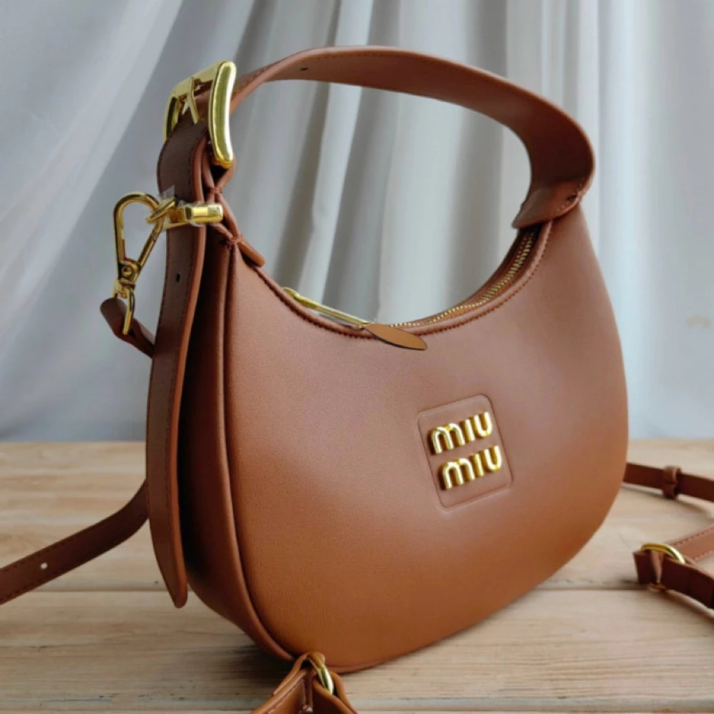 ショルダーバッグ MIUMIU BOA LEATHER SACOCHE SHOULDER BAG MIU MIU - MIUMIU BOA LEATHER SACOCHE SHOULDER BAGの通販 by まるの