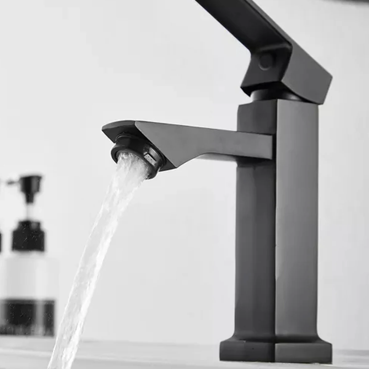 Torneira Banheiro Lavabo Monocomando Cuba Luxo Metal Moderna Bica Baixa Preta Wg01