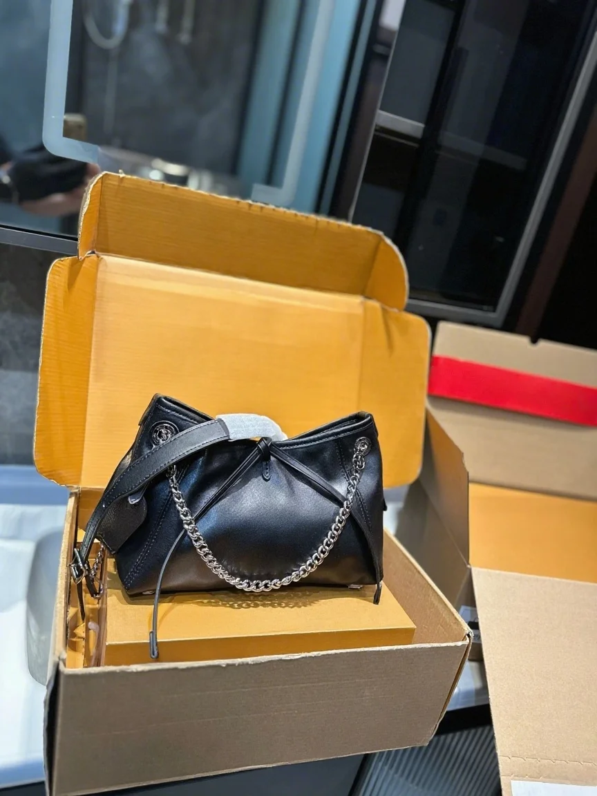 

2025 New SIZE: 25x11x8 CM Fashionable Versatile bags leather cherry Portable can be carried on the shoulder no boxes