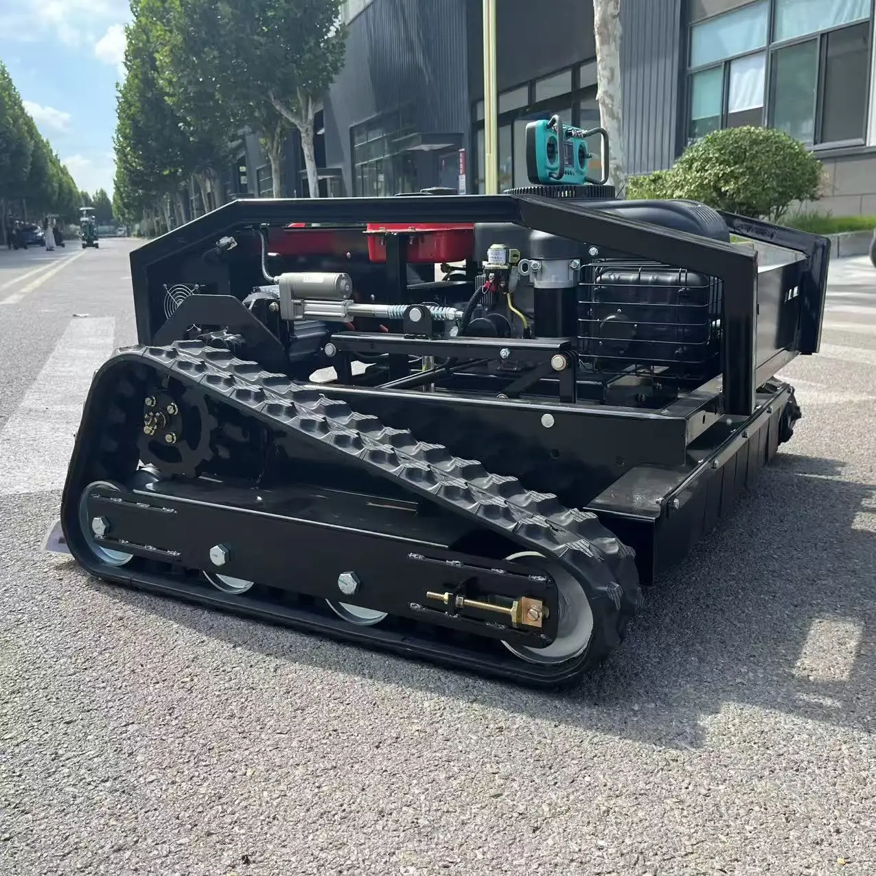 

Многофункциональная газонокосилка-триммер с бесщеточным двигателем 4000 ㎡ 1000 мм 60 ° Поддержка индивидуальной настройки, регулируемый подъем