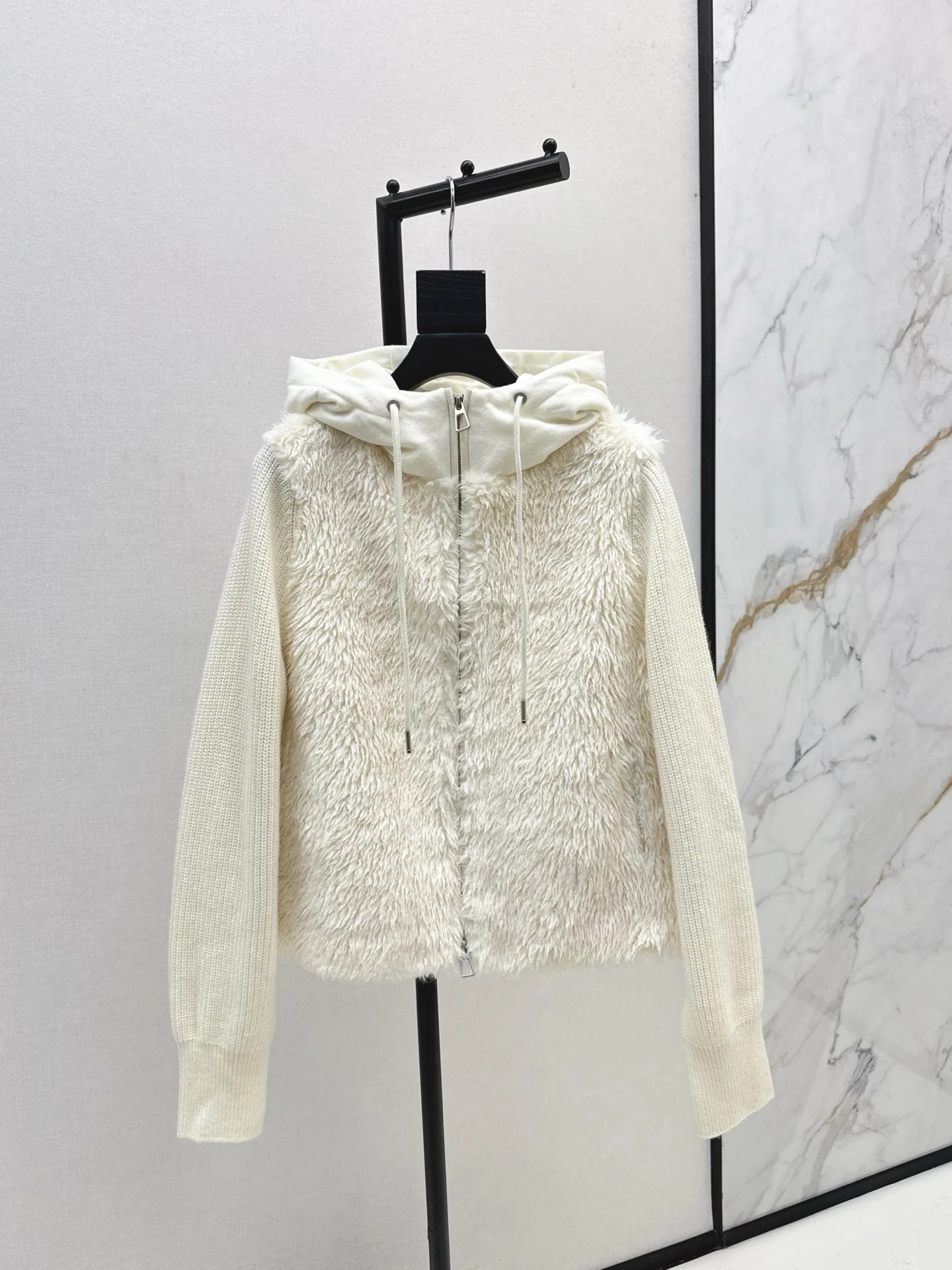 

2025High-end Women's Autumn and Winter Latest Splicing Lamb Wool Hooded Down Jacket 139