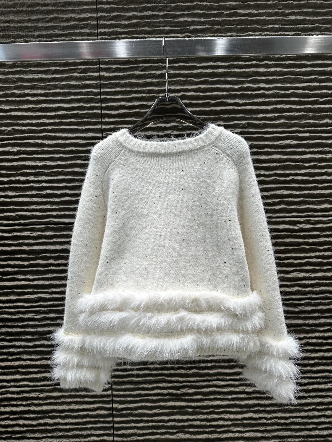 

2025 Winter Must-Have! Women's Faux Fur Trimmed Knitted Cardigan - Heart Emblem Detail, Soft Fluffy, Fashionable Casual, Perfect