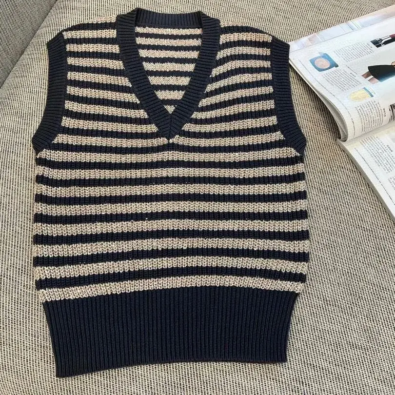 Elegant sequined striped knit sweater vest