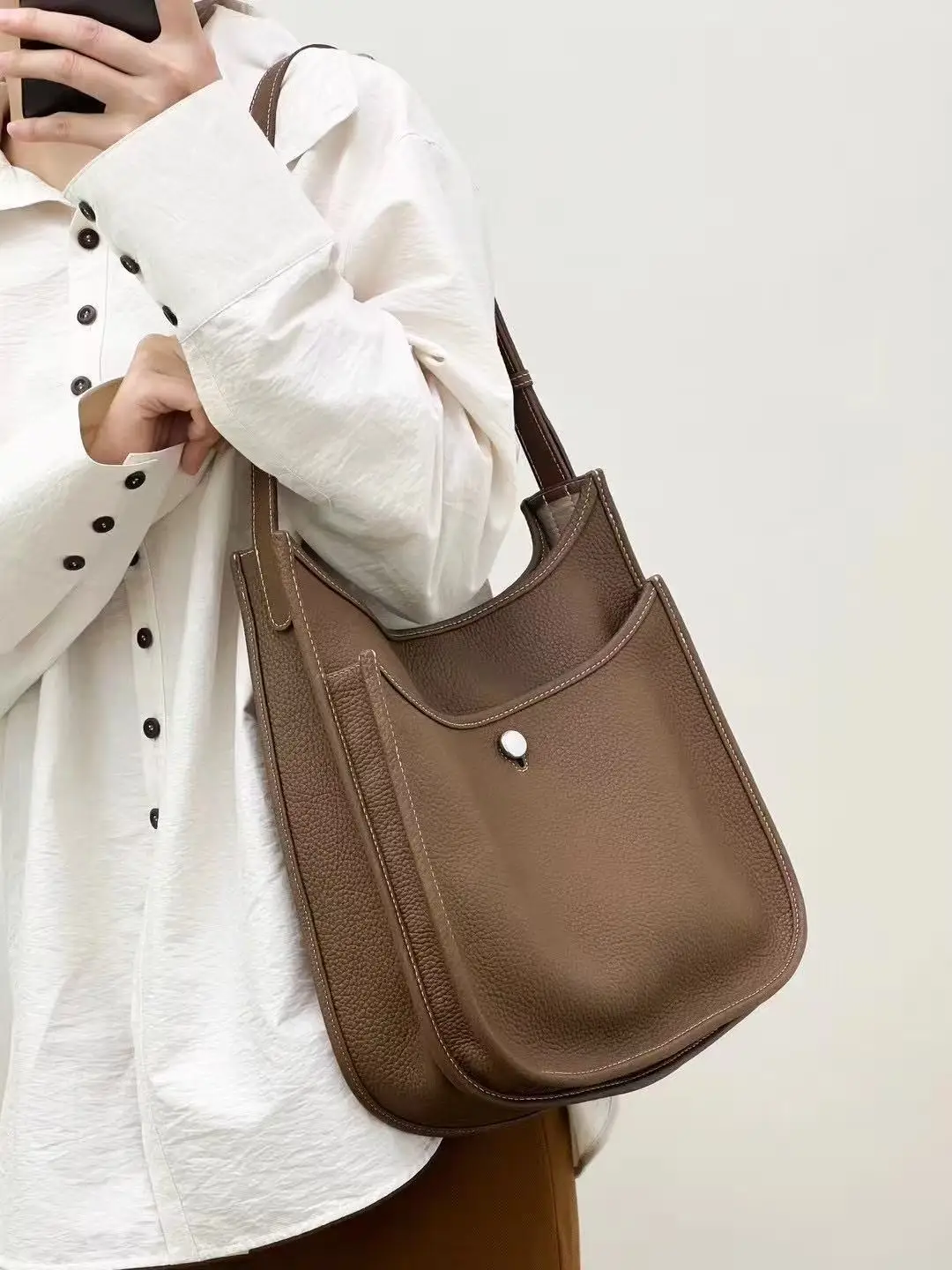 

Women Leather Bag Classic Hollow Out Letter Design Genuine Cowhide Shoulder Crossbody Purse High Quality Durable Fashion Handbag