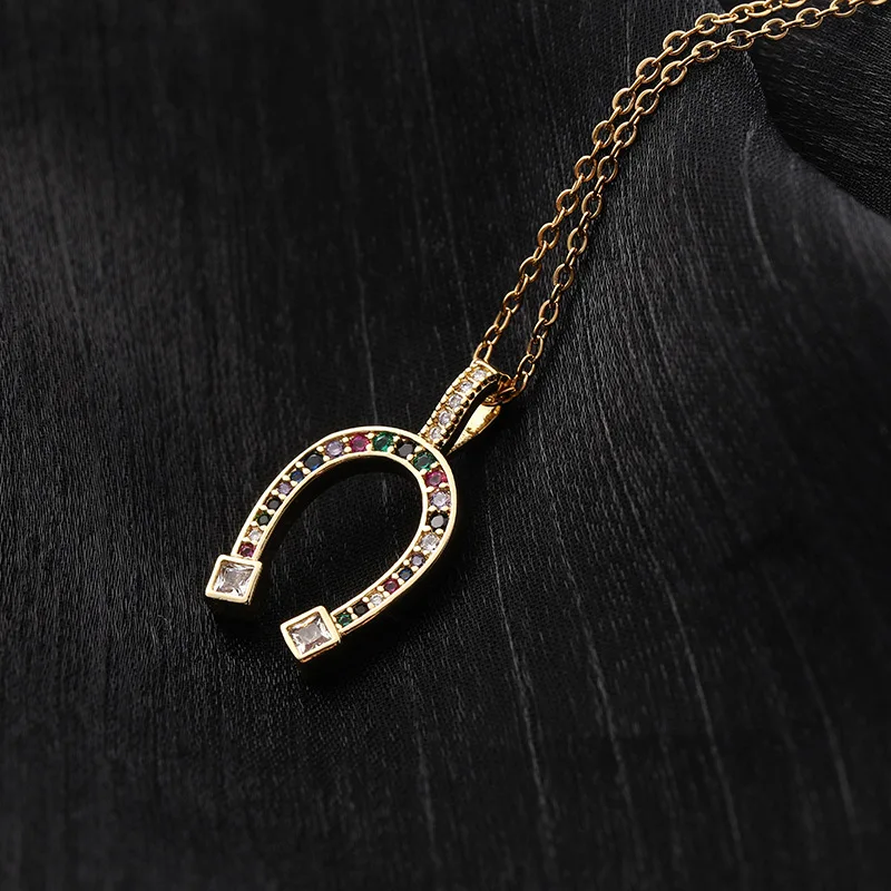 Fashion niche high-end design horseshoe color necklace ladies cute all-match pendant micro-set collarbone chain gift