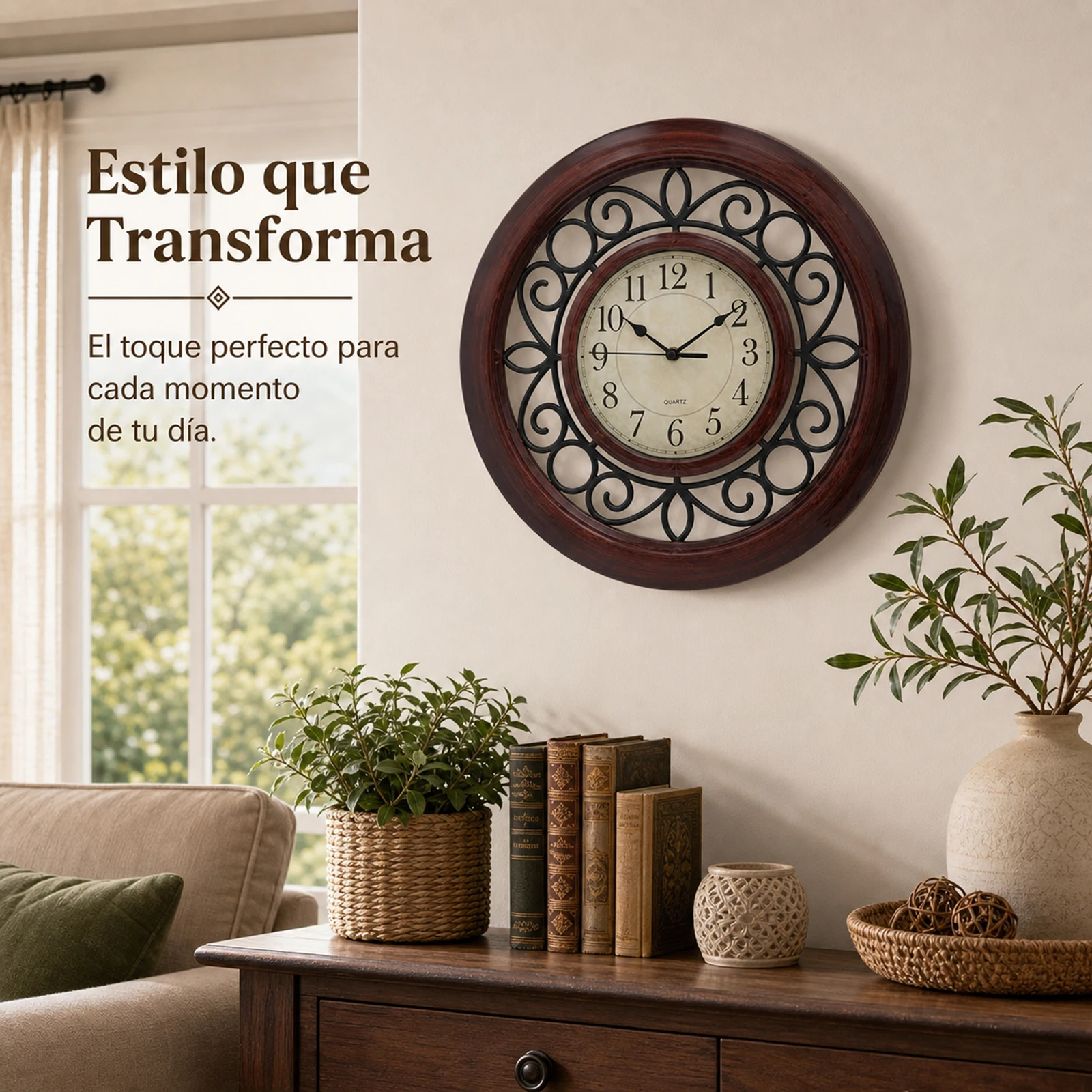 Horloge murale décorative ronde, diamètre 35 cm, mécanisme à quartz silencieux, cadre avec finition bois et fer forgé ajouré, disponible en deux tons pour salons et espaces intérieurs