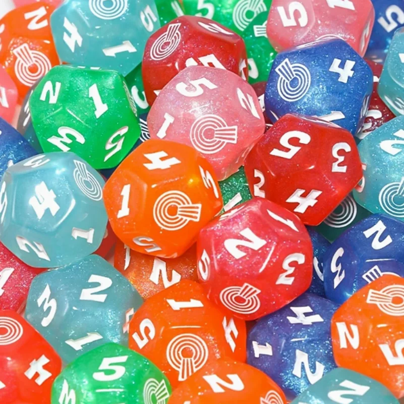 10pcs glitter polyhedral dice is perfect for role-playing games and family dice games, and is available in six color options.
