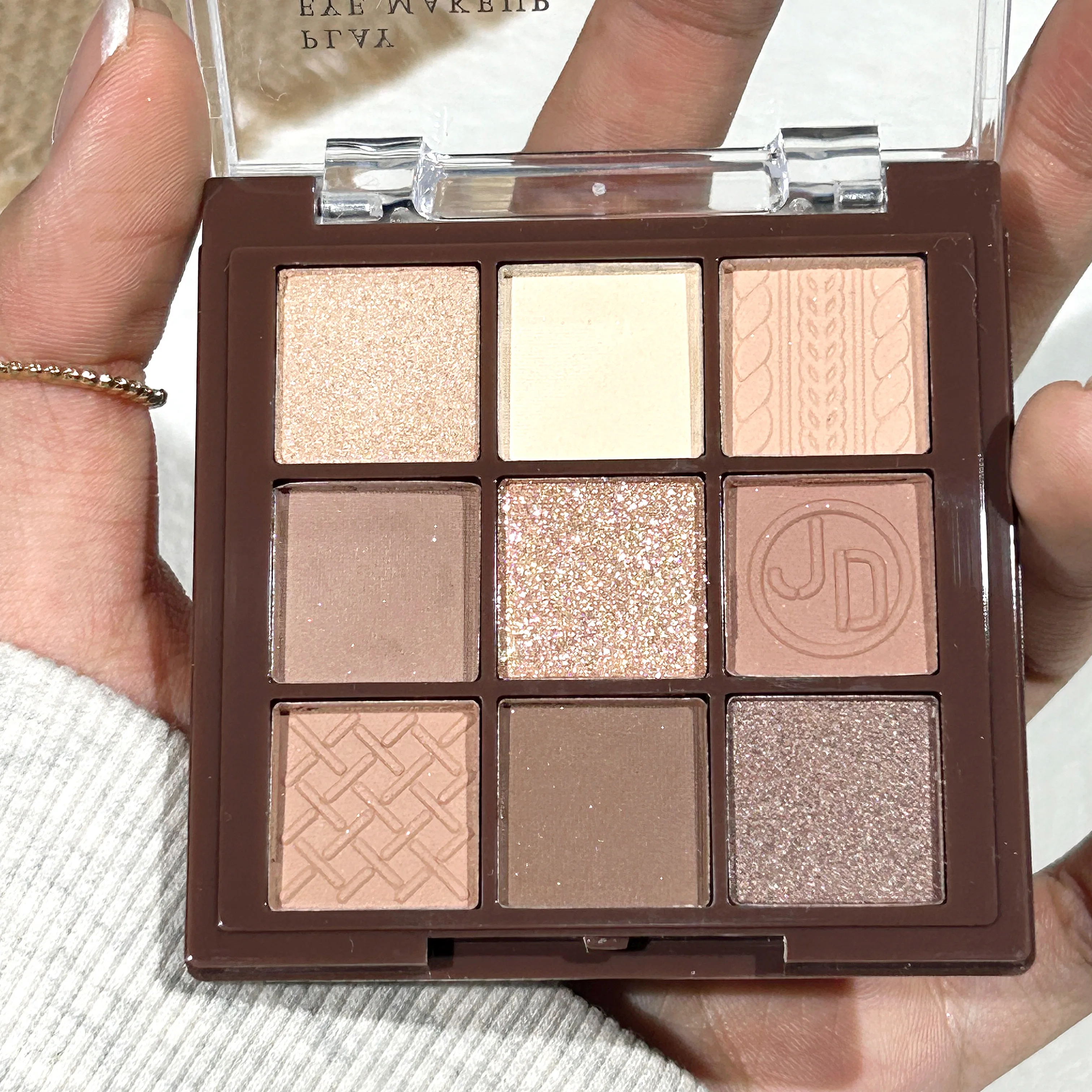 Paleta de sombras de ojos de nueve colores caramelo cacao, brillo, mate nacarado, color terroso, maquillaje desnudo puro