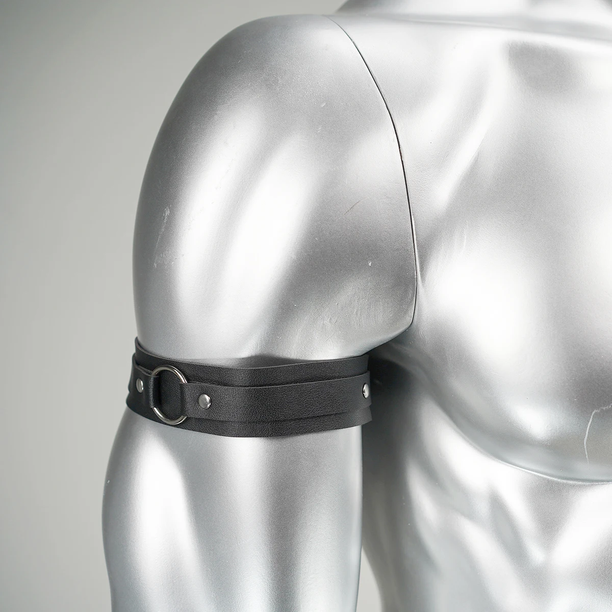 فاسق الهيب هوب مثير بولي Leather جلد موضة الرجال شارة ، قابل للتعديل عبودية مطاطا شارة الجسم قفص حلقات للذراع المثيرة الهذيان تأثيري