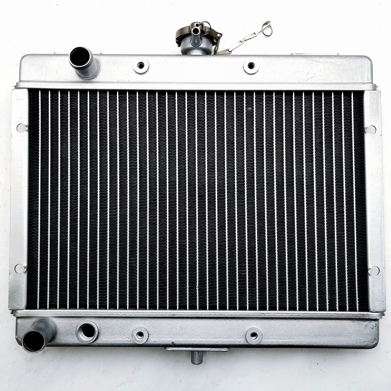 

Water Tank Radiator for CFmoto 400 450 191Q 500 CF188 500HO 550 X5H.O. 191R 600 X6 625 CF196 Goes 520 525 625i 9010-180100-1000