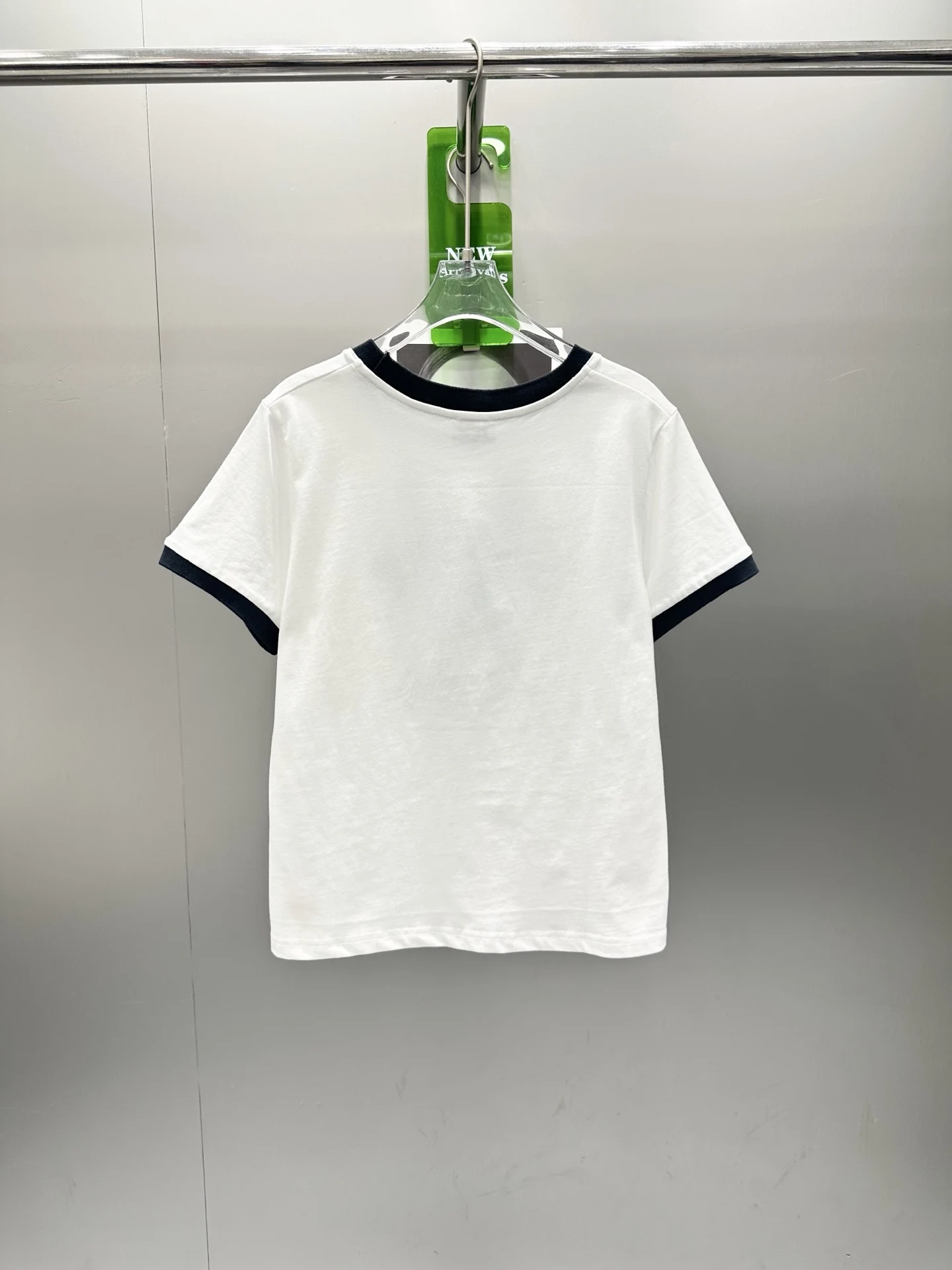 

Летняя новинка: женская футболка из высококачественного хлопка с вышивкой пайетками, круглым вырезом и коротким рукавом