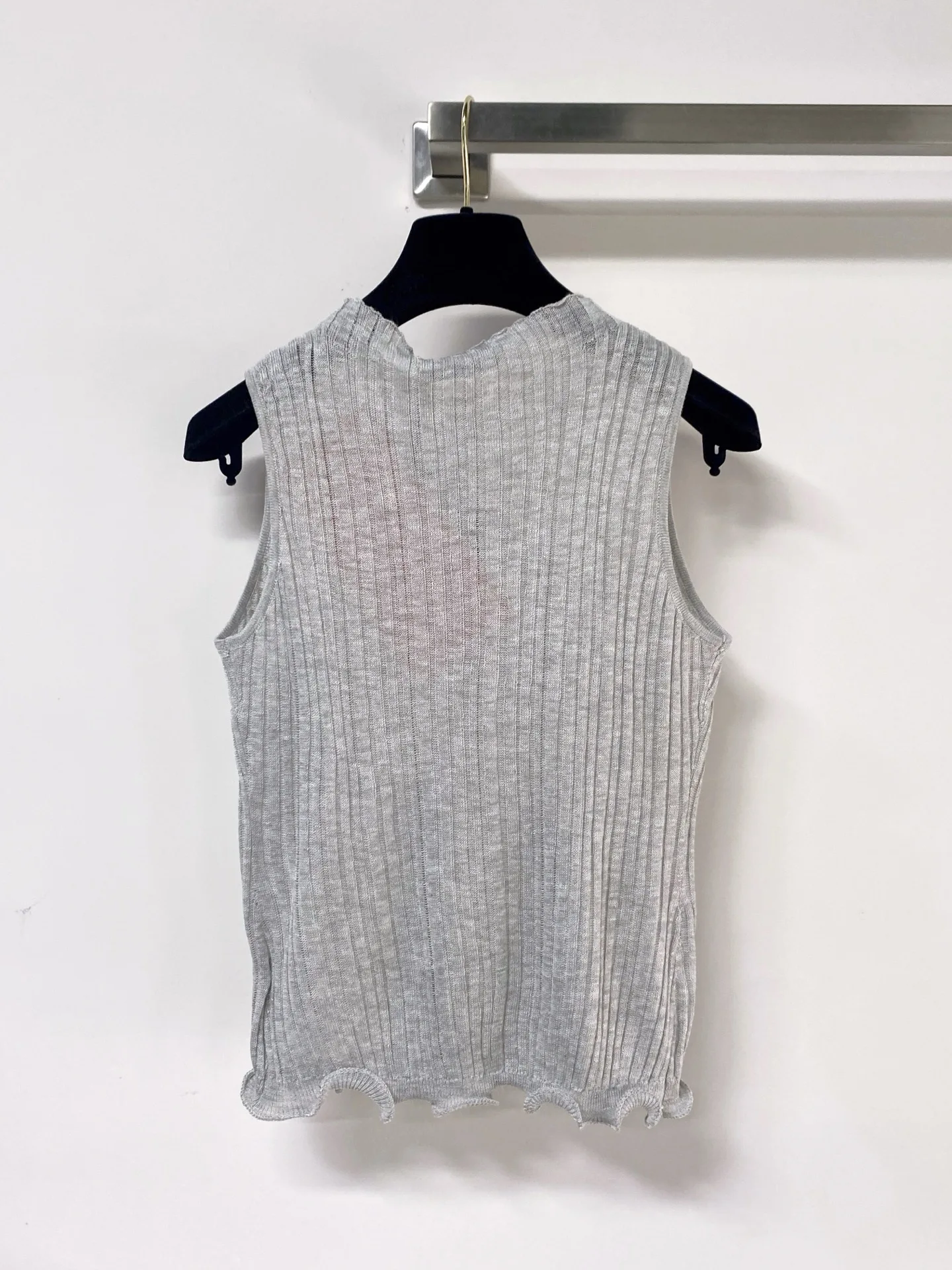 

2026 Summer New Style Women's Clothing - Lightweight, Soft-Fitting, Fashionable and Versatile Women's Knitted V-Neck Top