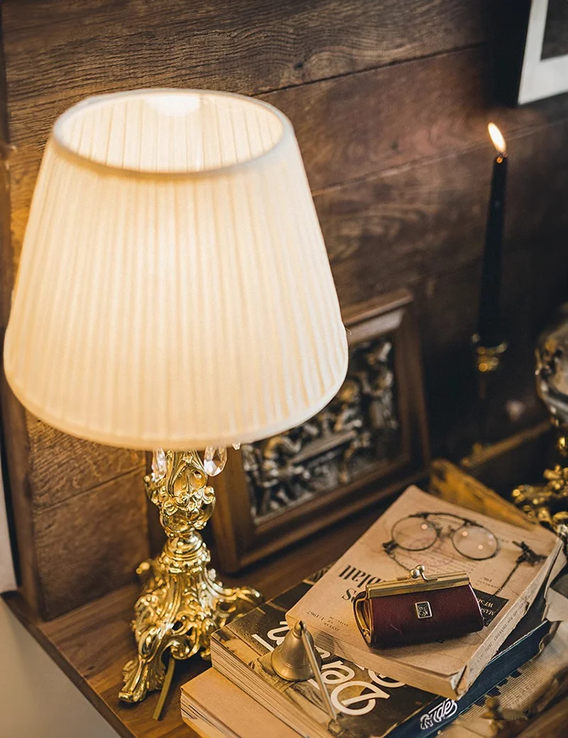 Duval-Francês Country Cottage Table Lamp, Crystal Candlestick, angustiado, antigo, branco, bege, Bell Shade, Living Room Decor