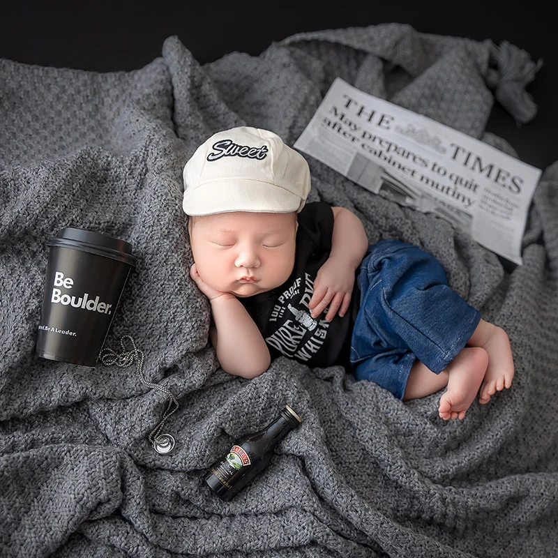 Neugeborene Jungen Fotografie Outfit Hut T-Shirt Jeans coole Baby Set Graue Wolle Hintergrund Decke Baby Foto Dekor Requisiten Zubehör