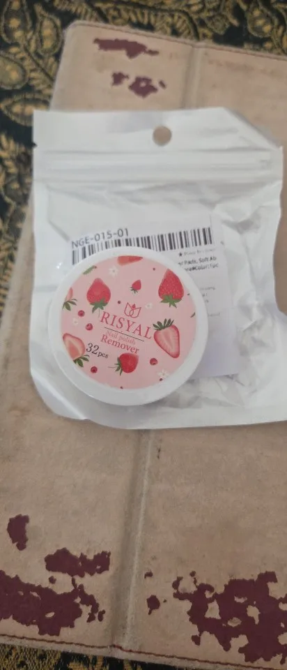 32pcs/Box Strawberry Nail Polish Remover Pads, Soft Absorbable Wipes for Easy Manicure & Pedicure Care photo review