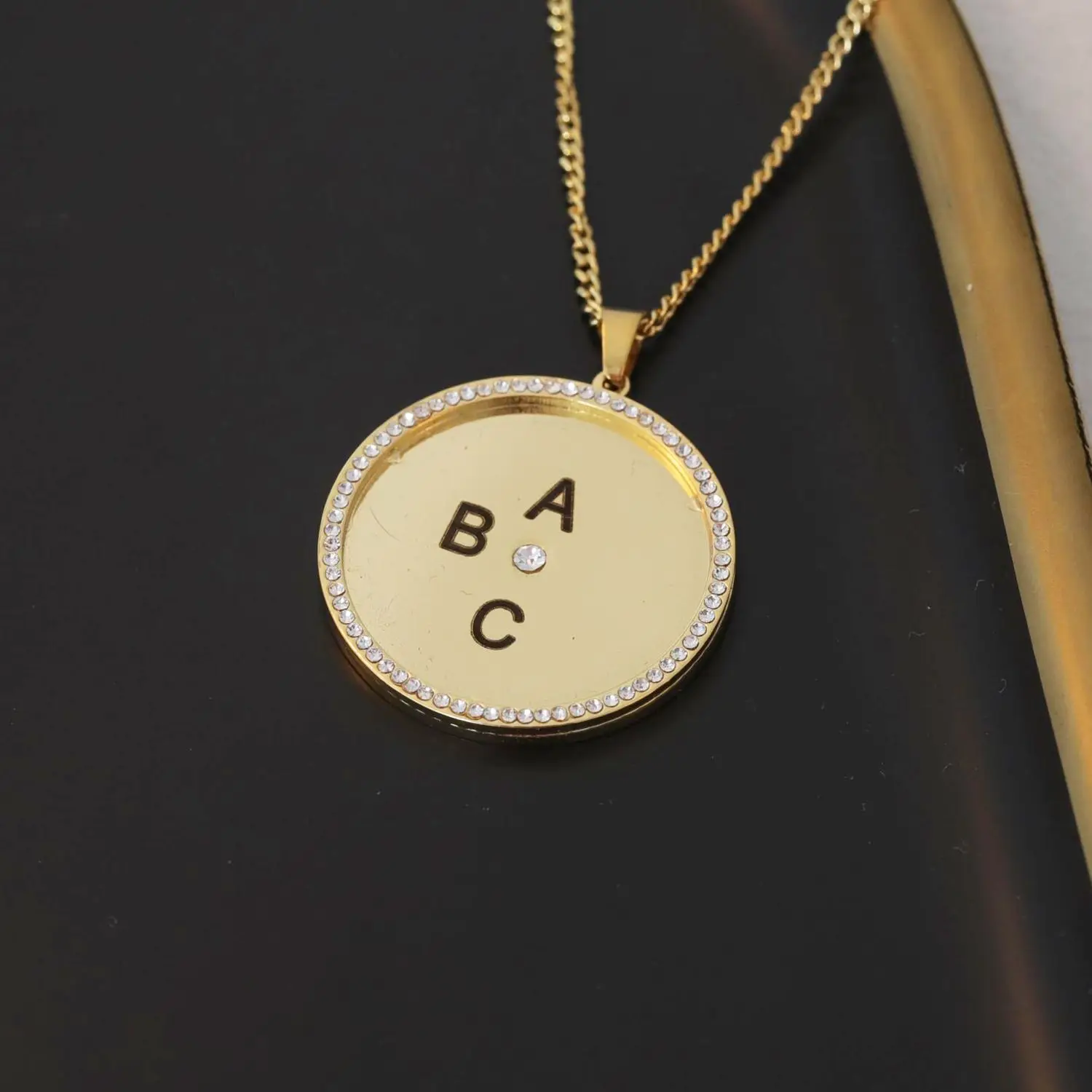 Caval Carving Initial Letters High -quality Stainless Steel Necklace Outer Circle Drilling Round Pendant Graduation Girls Gift