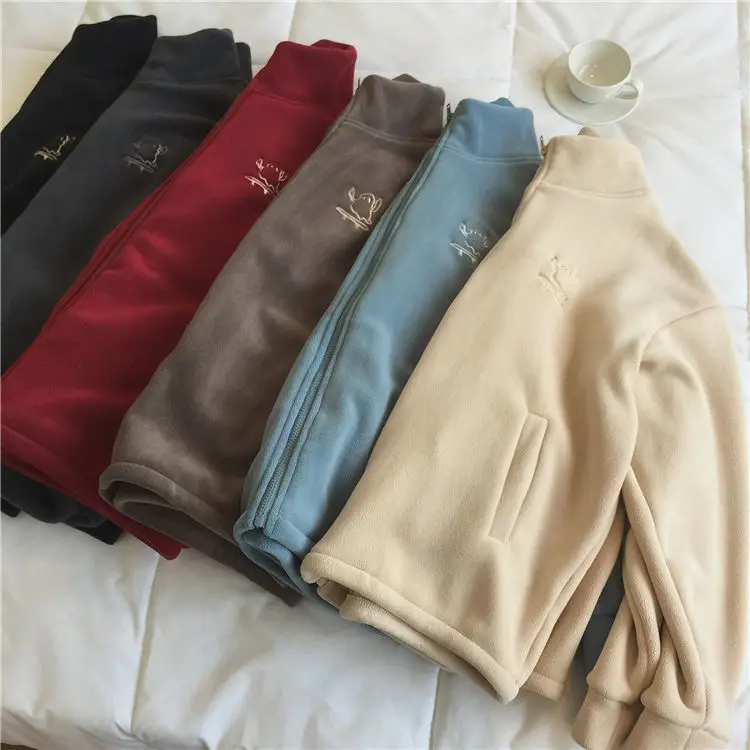 Lässige, einfarbige Damen-Winterjacken mit Stickerei, locker geschnitten, lange Ärmel, aus Polar-Fleece, bequeme, mit Fleece gefütterte, wärmende Kleidung. – Detail 5